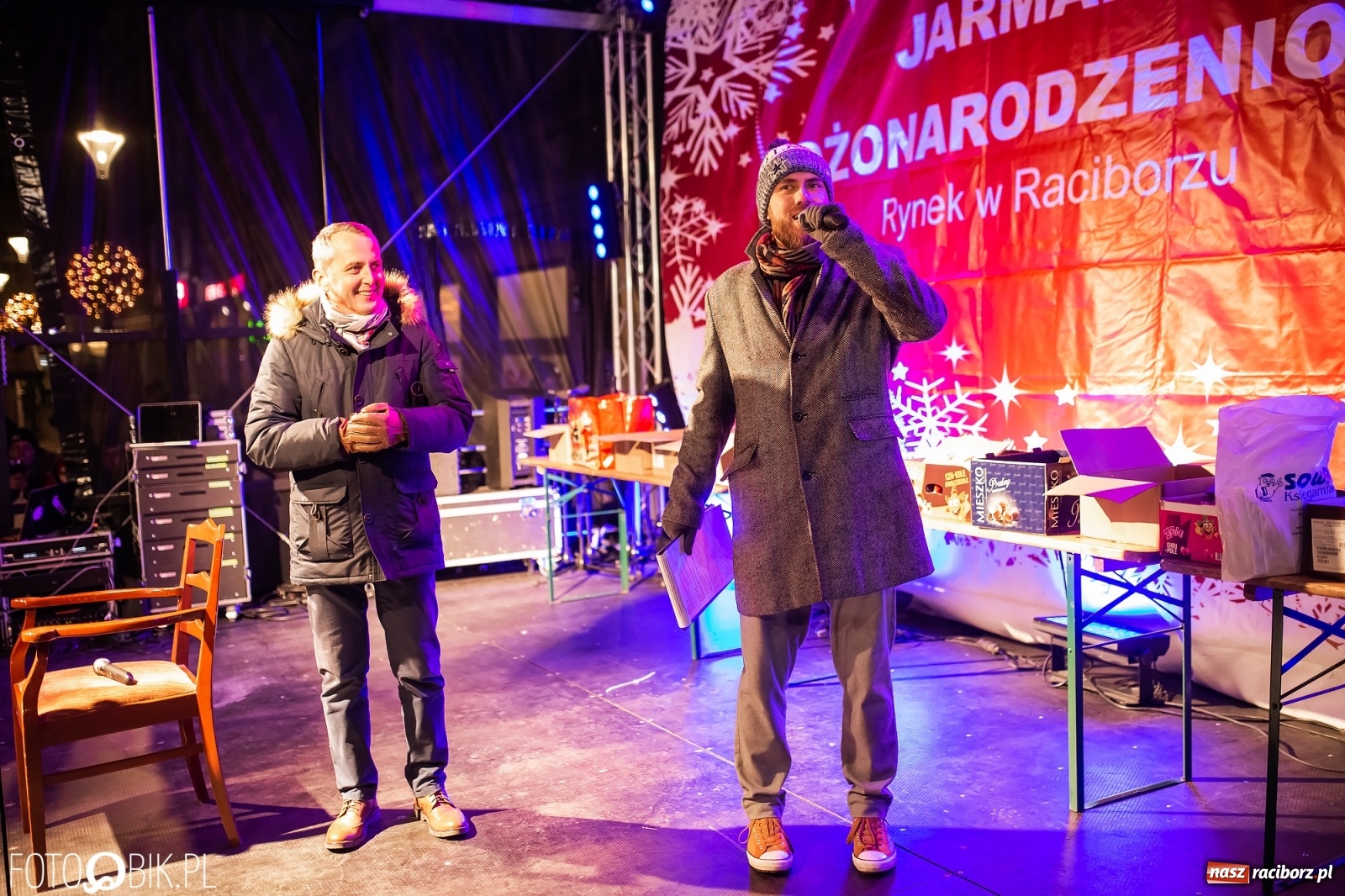 Zdjęcie w galerii na portalu naszraciborz.pl: Św. Mikołaj ze strażakami i rozświetlenie choinki w Raciborzu [WIDEO] wiadomości z regionu