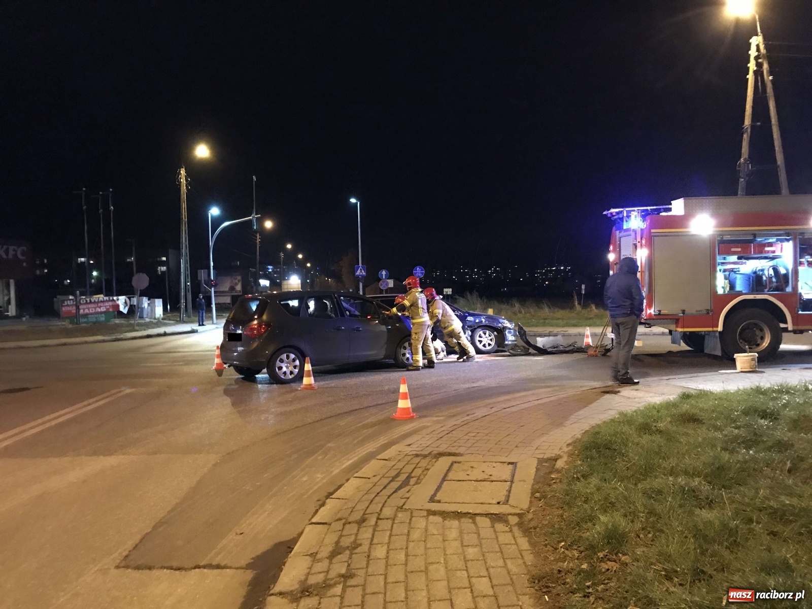 Zdjęcie w galerii na portalu naszraciborz.pl: Zderzenie opla z volkswagenem na mycie wiadomości z regionu