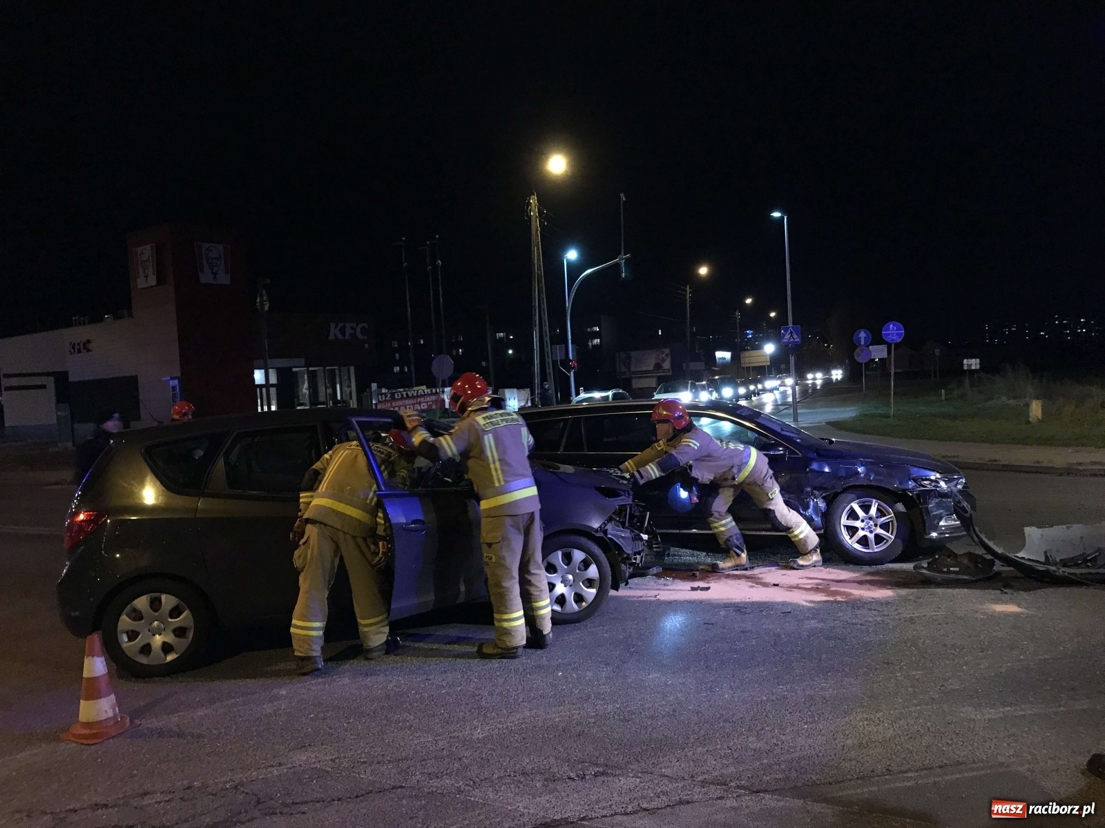 Zdjęcie w galerii na portalu naszraciborz.pl: Zderzenie opla z volkswagenem na mycie wiadomości z regionu