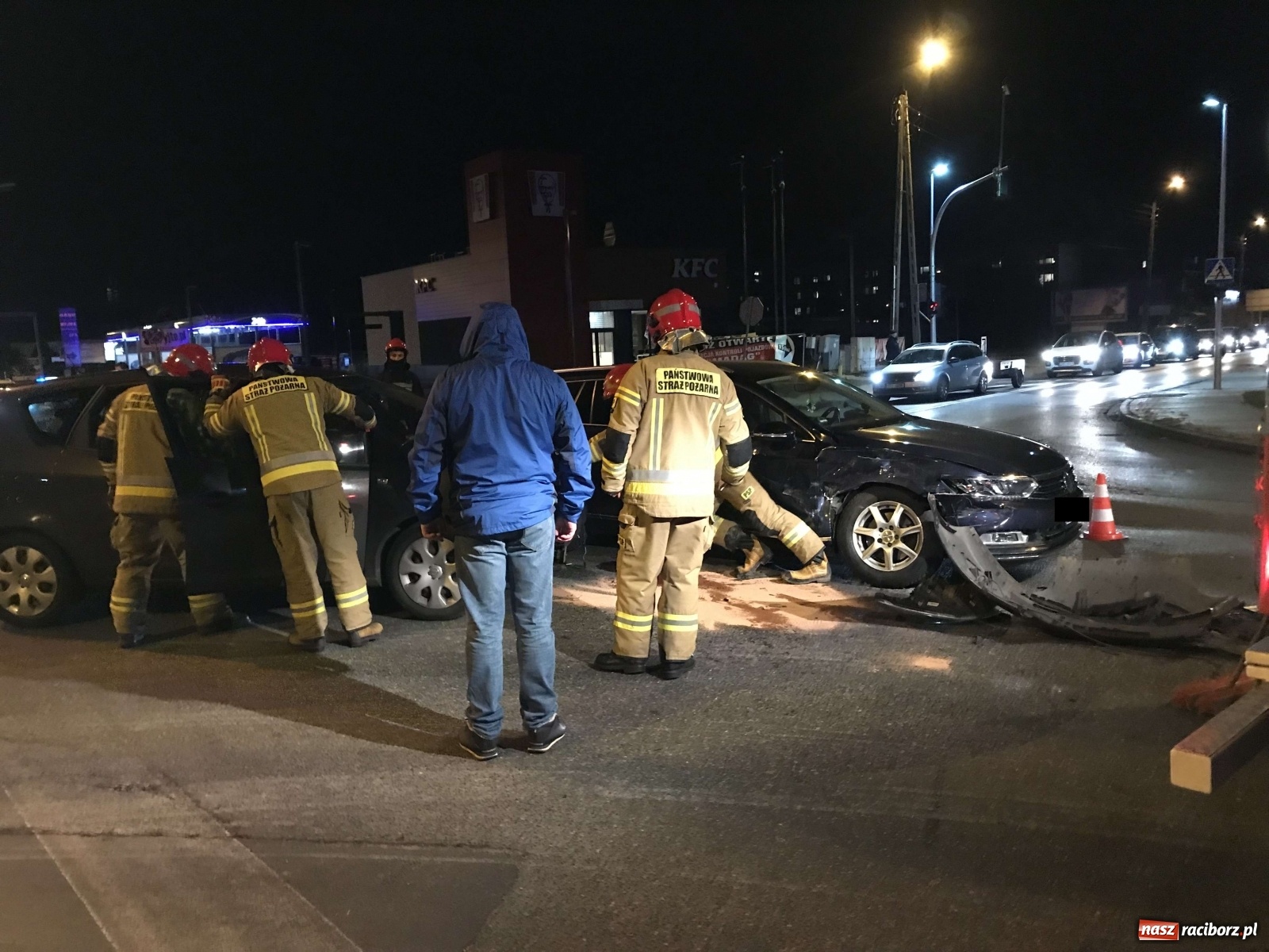Zdjęcie w galerii na portalu naszraciborz.pl: Zderzenie opla z volkswagenem na mycie wiadomości z regionu