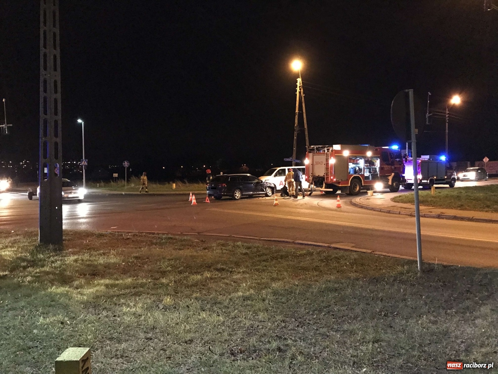 Zdjęcie w galerii na portalu naszraciborz.pl: Zderzenie opla z volkswagenem na mycie wiadomości z regionu