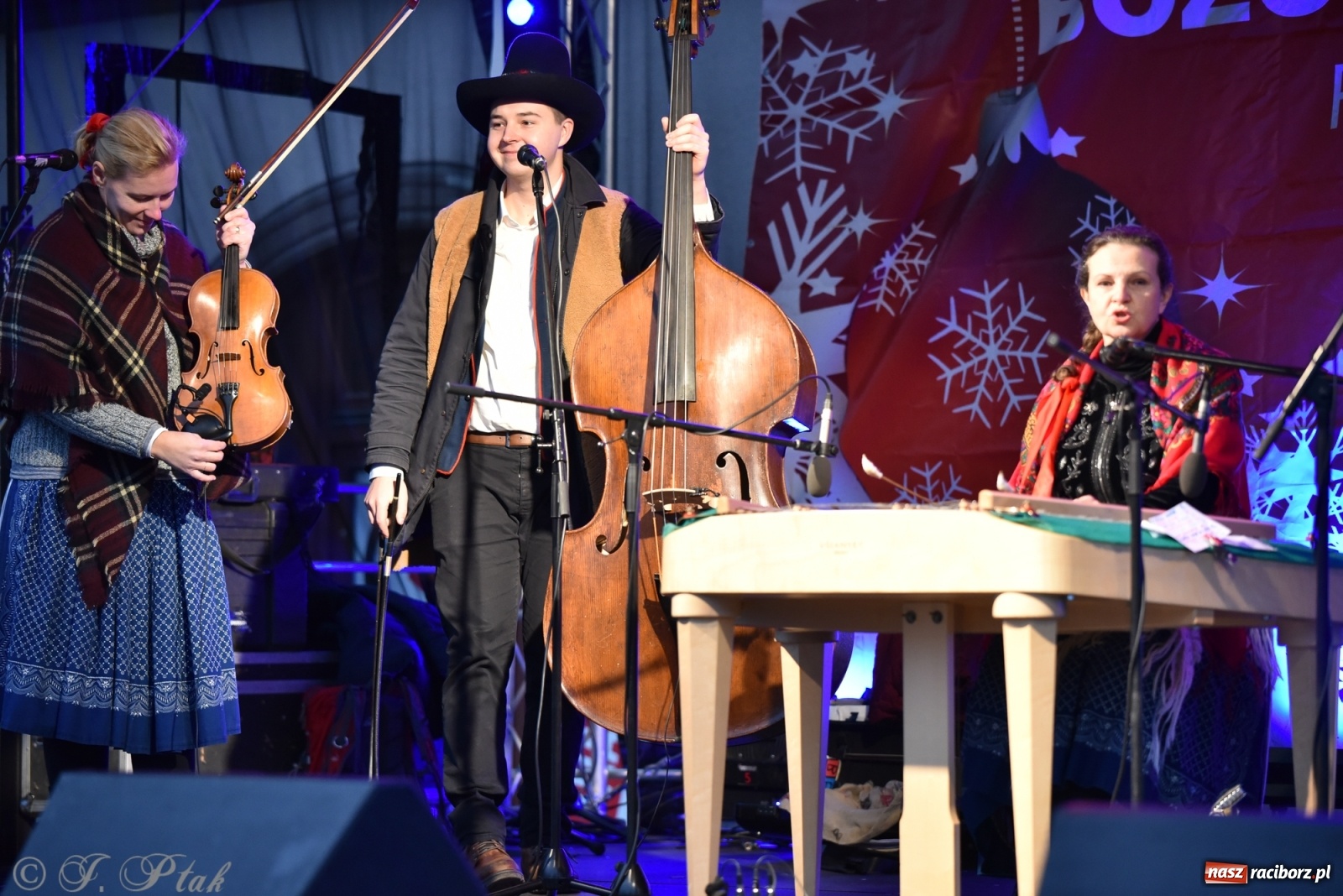 Zdjęcie w galerii na portalu naszraciborz.pl: Sobota na jarmarku w Raciborzu wiadomości z regionu