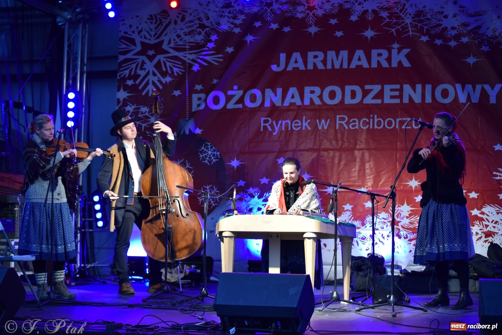 Zdjęcie w galerii na portalu naszraciborz.pl: Sobota na jarmarku w Raciborzu wiadomości z regionu