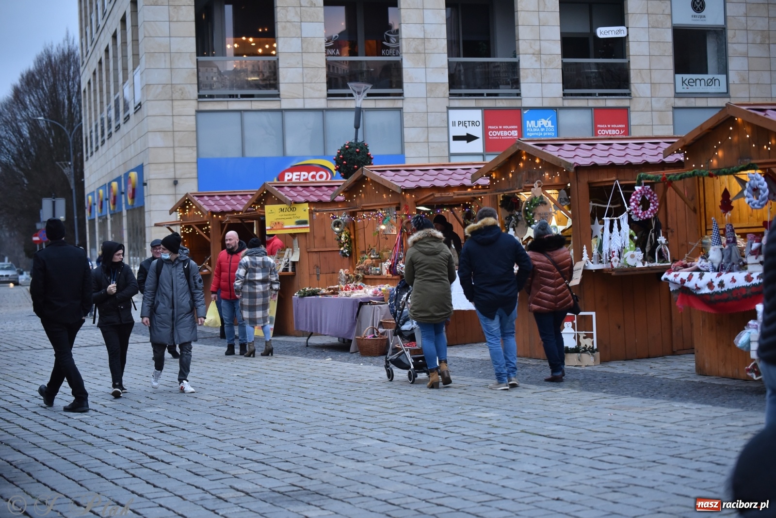 Zdjęcie w galerii na portalu naszraciborz.pl: Sobota na jarmarku w Raciborzu wiadomości z regionu