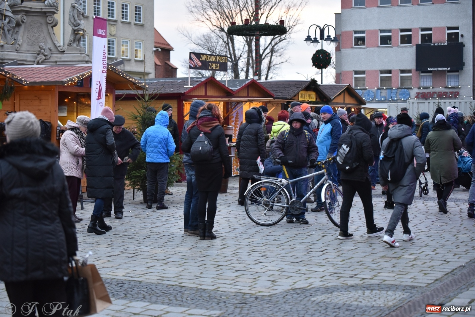 Zdjęcie w galerii na portalu naszraciborz.pl: Sobota na jarmarku w Raciborzu wiadomości z regionu