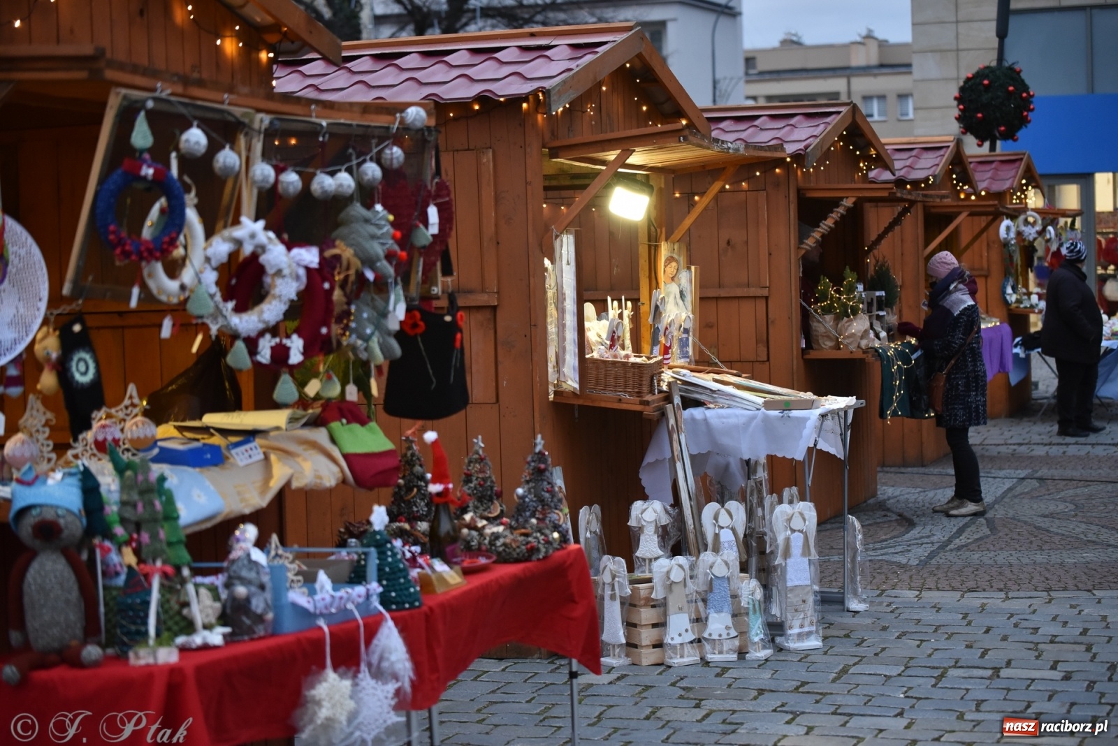 Zdjęcie w galerii na portalu naszraciborz.pl: Sobota na jarmarku w Raciborzu wiadomości z regionu