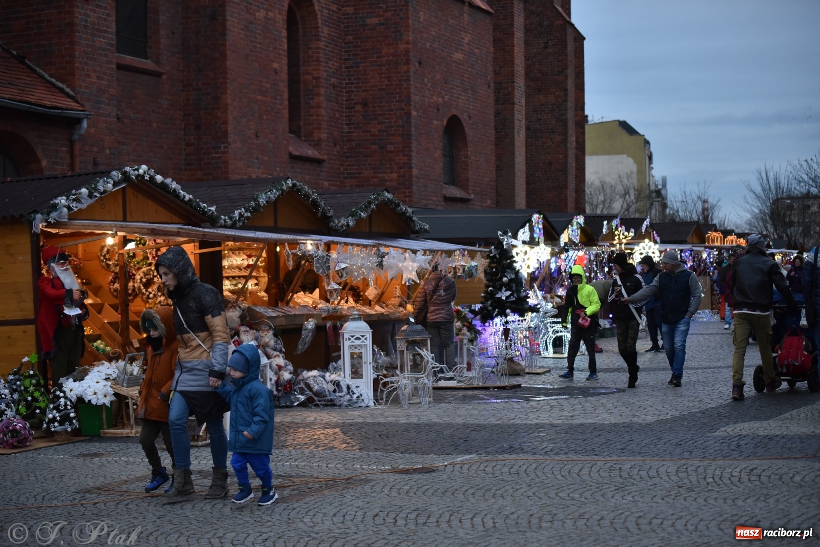 Zdjęcie w galerii na portalu naszraciborz.pl: Sobota na jarmarku w Raciborzu wiadomości z regionu