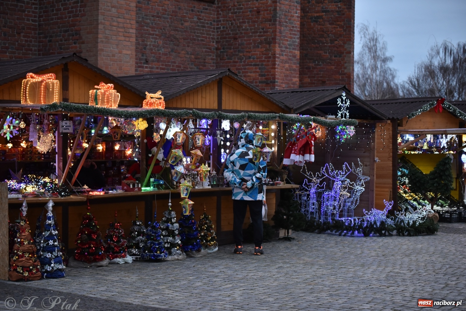 Zdjęcie w galerii na portalu naszraciborz.pl: Sobota na jarmarku w Raciborzu wiadomości z regionu