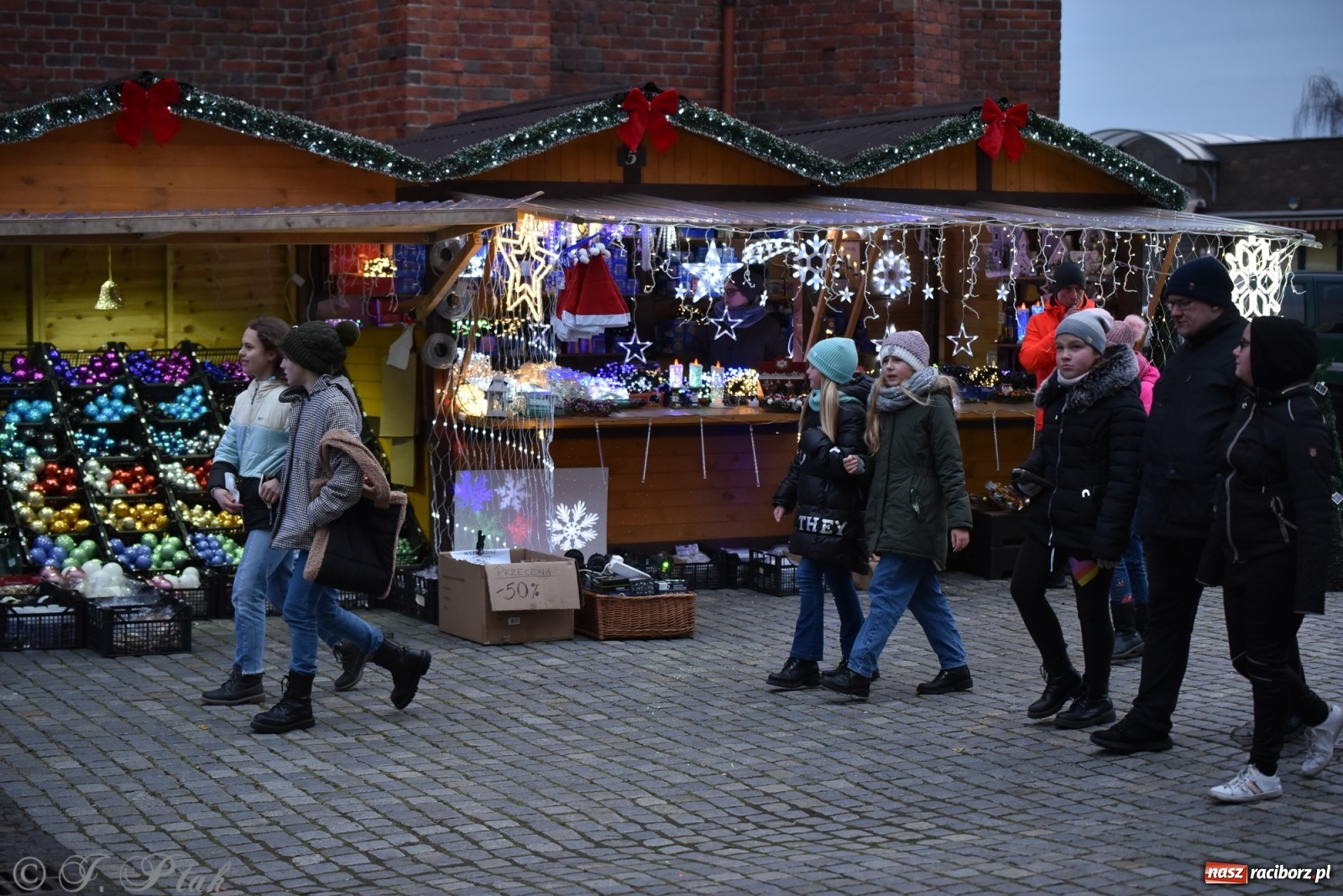 Zdjęcie w galerii na portalu naszraciborz.pl: Sobota na jarmarku w Raciborzu wiadomości z regionu