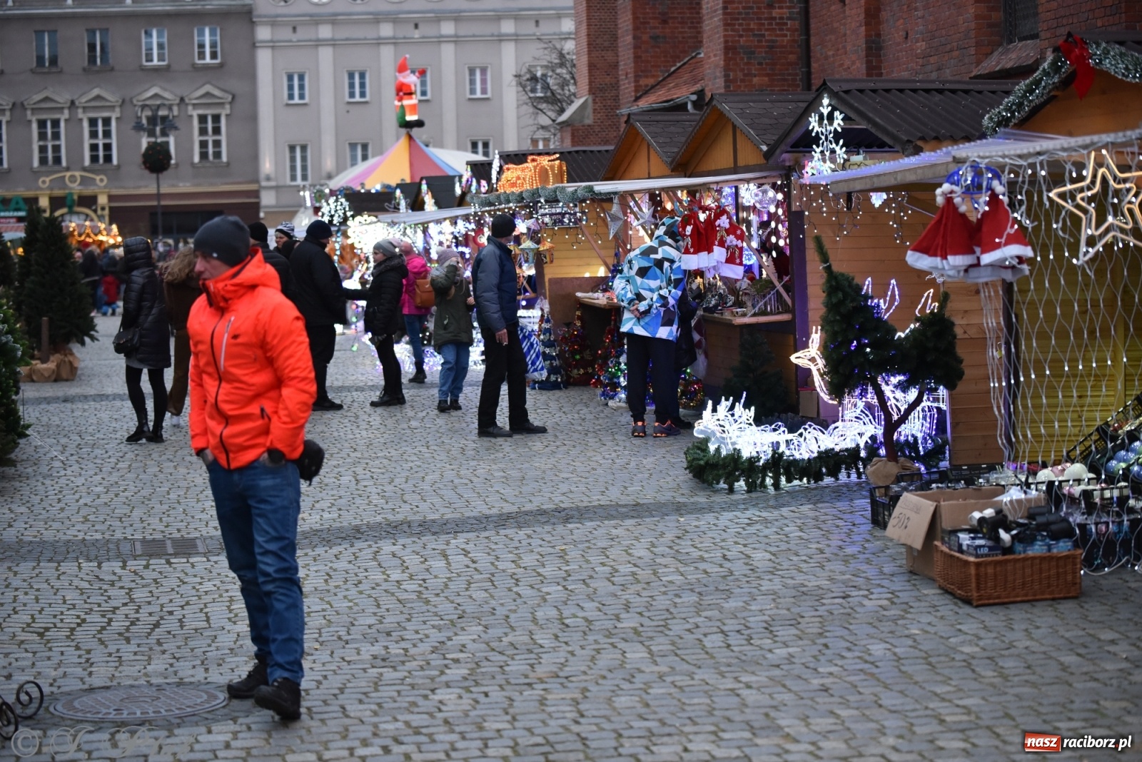 Zdjęcie w galerii na portalu naszraciborz.pl: Sobota na jarmarku w Raciborzu wiadomości z regionu
