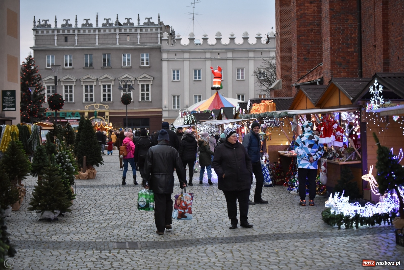 Zdjęcie w galerii na portalu naszraciborz.pl: Sobota na jarmarku w Raciborzu wiadomości z regionu