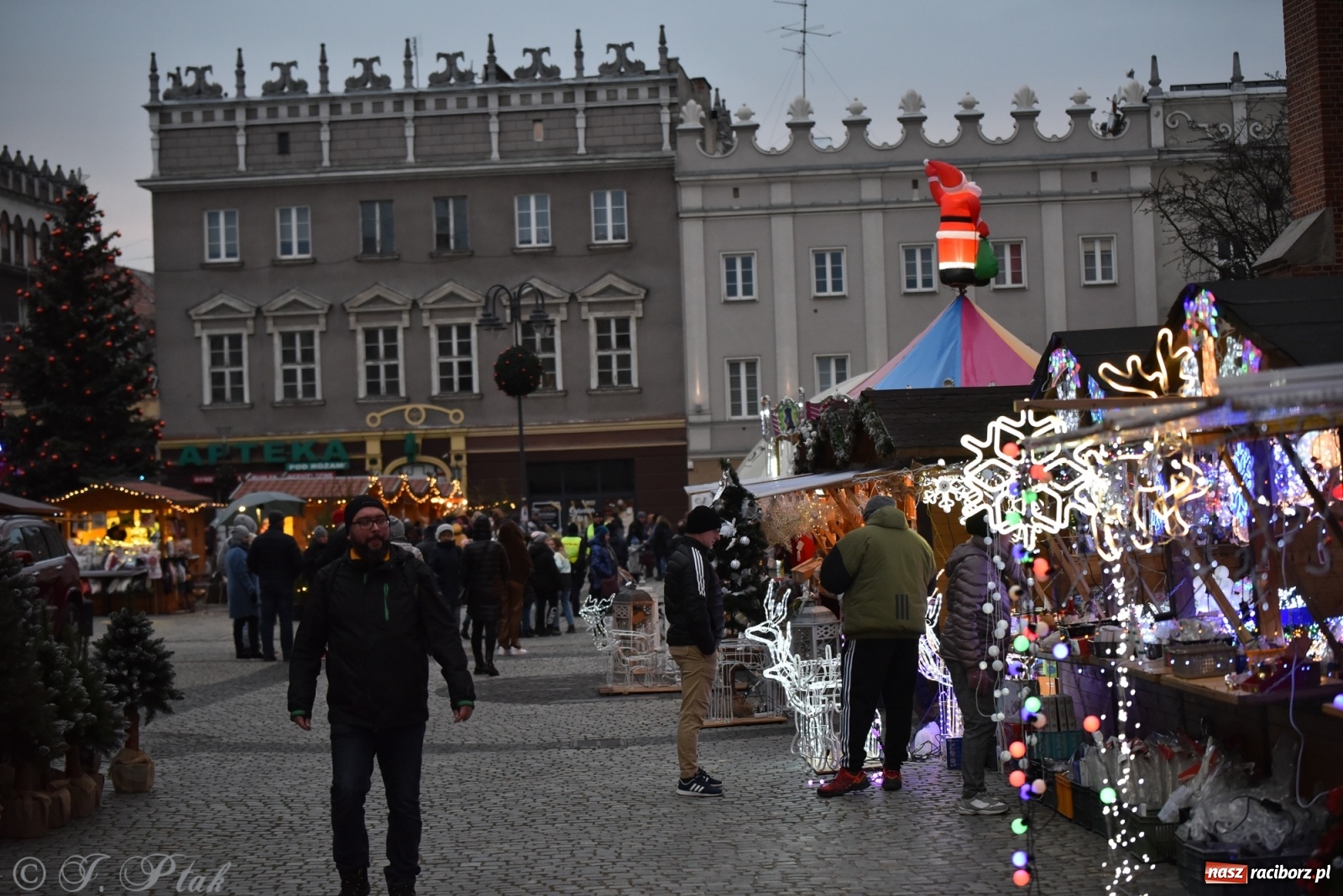 Zdjęcie w galerii na portalu naszraciborz.pl: Sobota na jarmarku w Raciborzu wiadomości z regionu