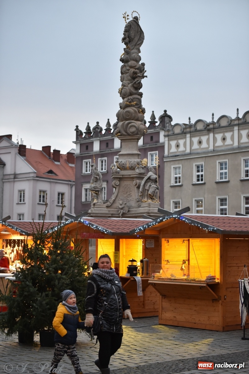 Zdjęcie w galerii na portalu naszraciborz.pl: Sobota na jarmarku w Raciborzu wiadomości z regionu