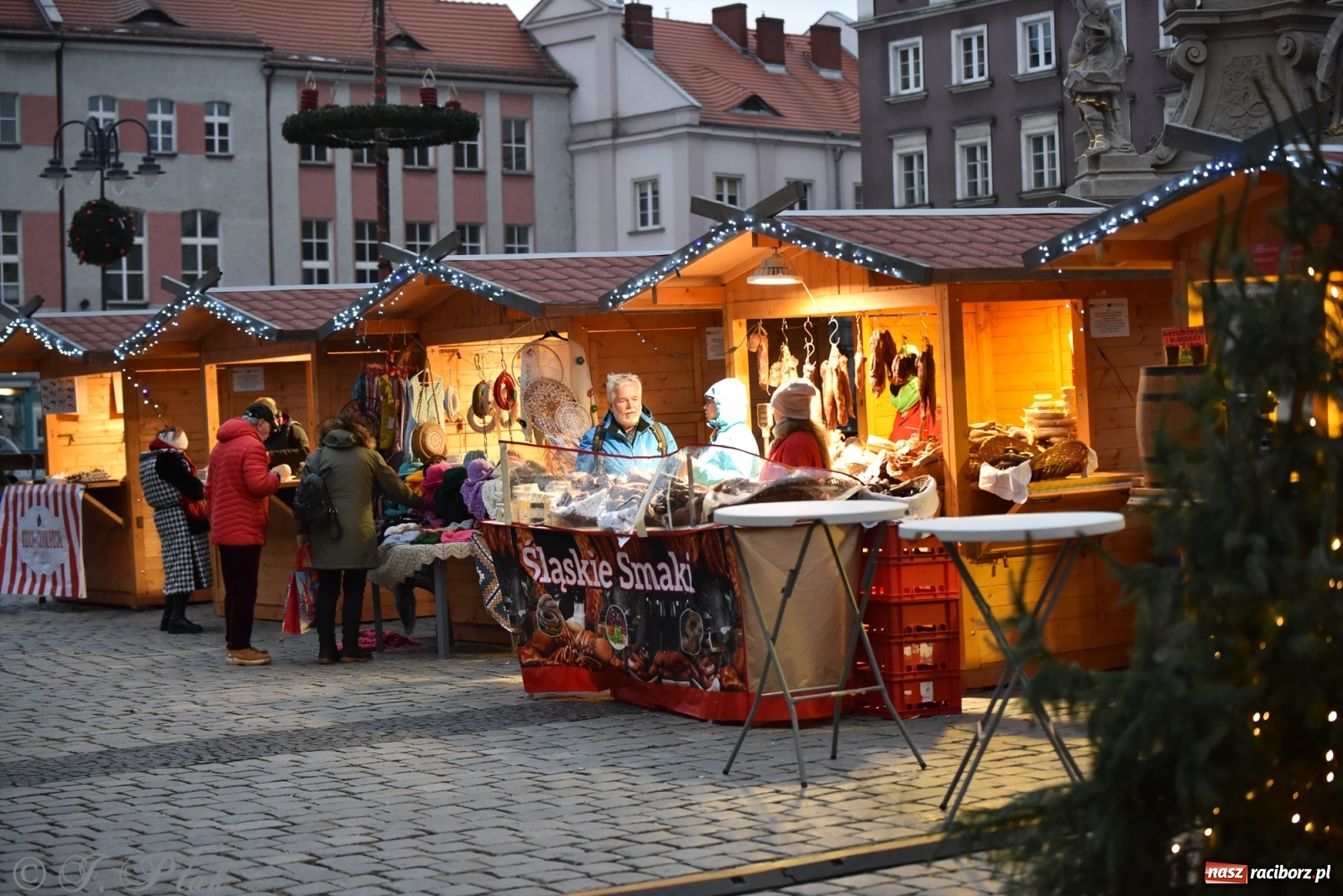 Zdjęcie w galerii na portalu naszraciborz.pl: Sobota na jarmarku w Raciborzu wiadomości z regionu
