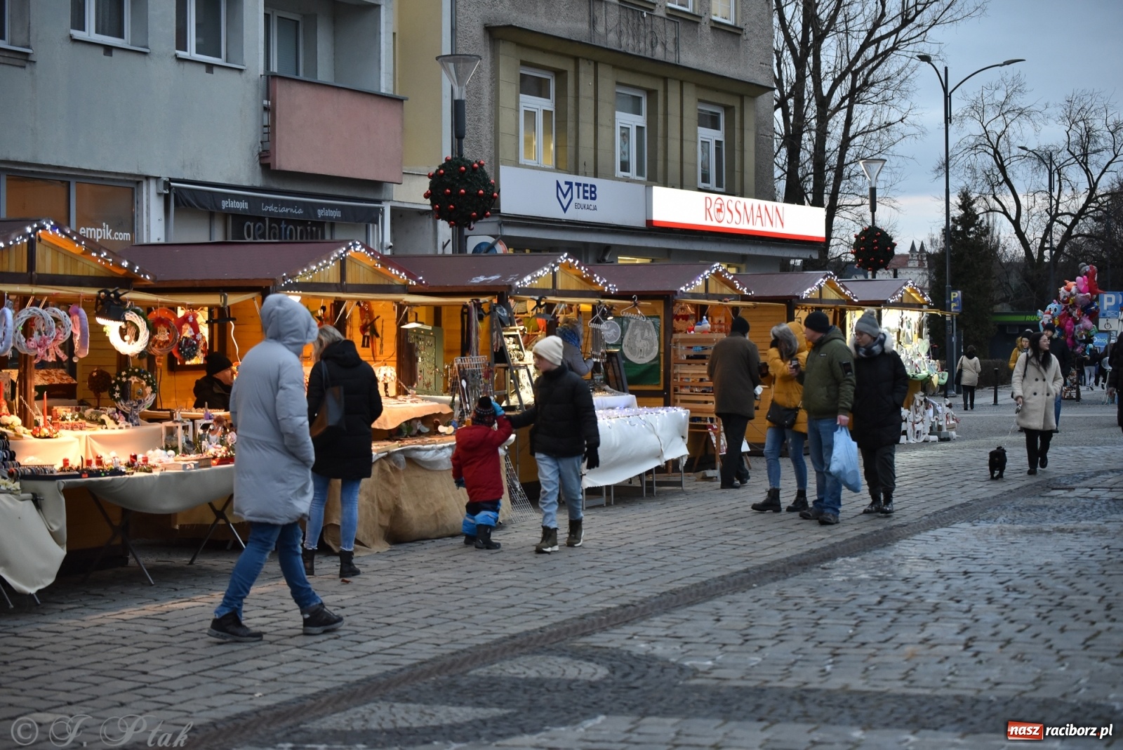 Zdjęcie w galerii na portalu naszraciborz.pl: Sobota na jarmarku w Raciborzu wiadomości z regionu