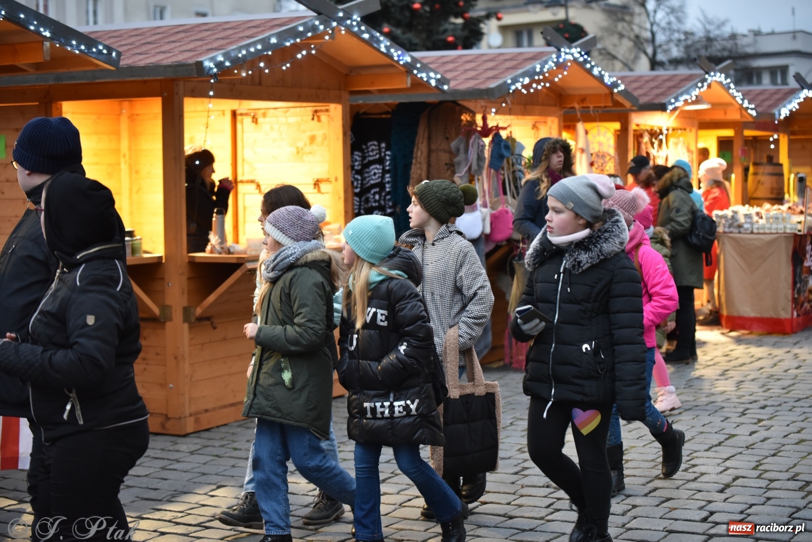 Zdjęcie w galerii na portalu naszraciborz.pl: Sobota na jarmarku w Raciborzu wiadomości z regionu