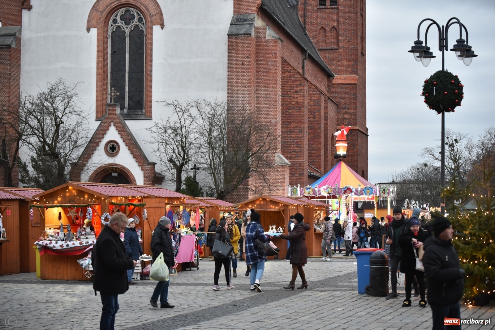 Zdjęcie w galerii na portalu naszraciborz.pl: Sobota na jarmarku w Raciborzu wiadomości z regionu