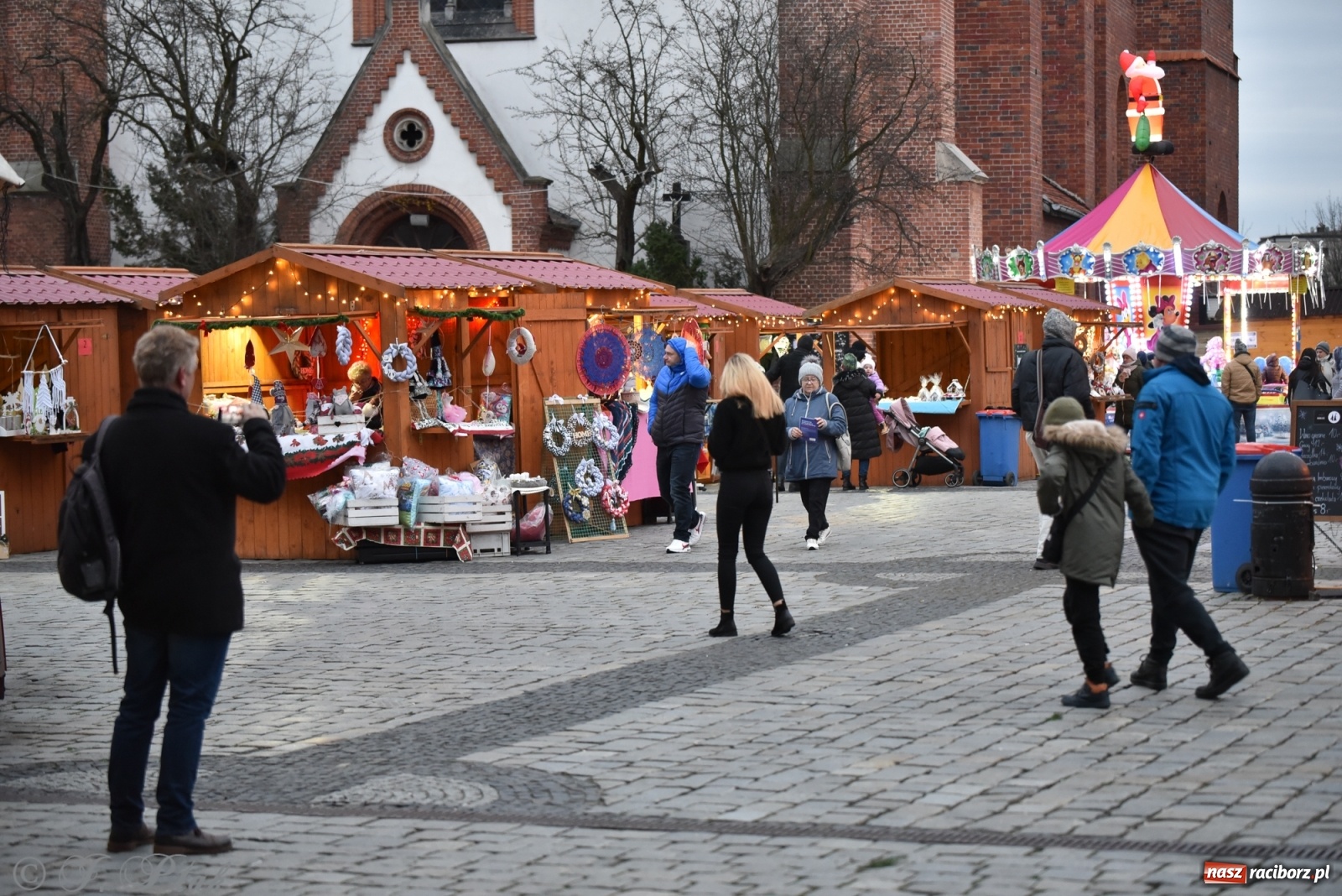 Zdjęcie w galerii na portalu naszraciborz.pl: Sobota na jarmarku w Raciborzu wiadomości z regionu