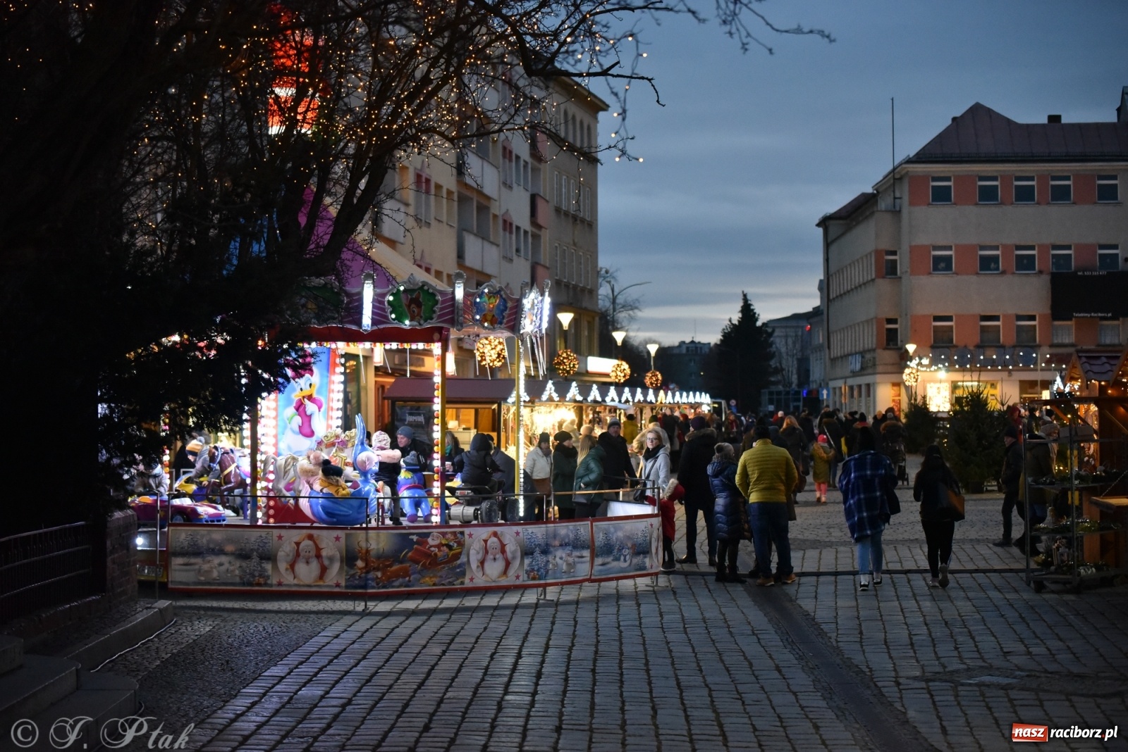 Zdjęcie w galerii na portalu naszraciborz.pl: Sobota na jarmarku w Raciborzu wiadomości z regionu