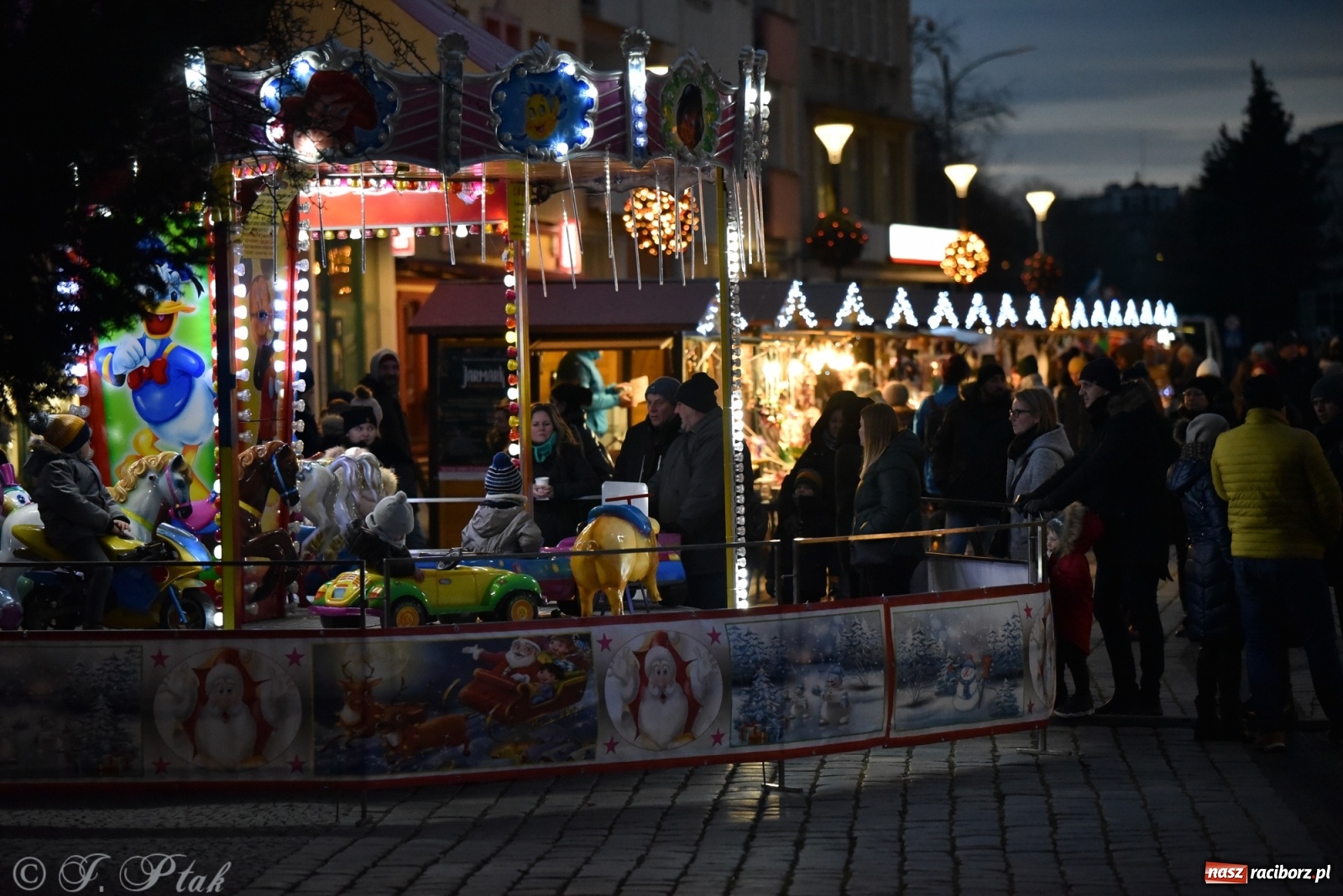 Zdjęcie w galerii na portalu naszraciborz.pl: Sobota na jarmarku w Raciborzu wiadomości z regionu