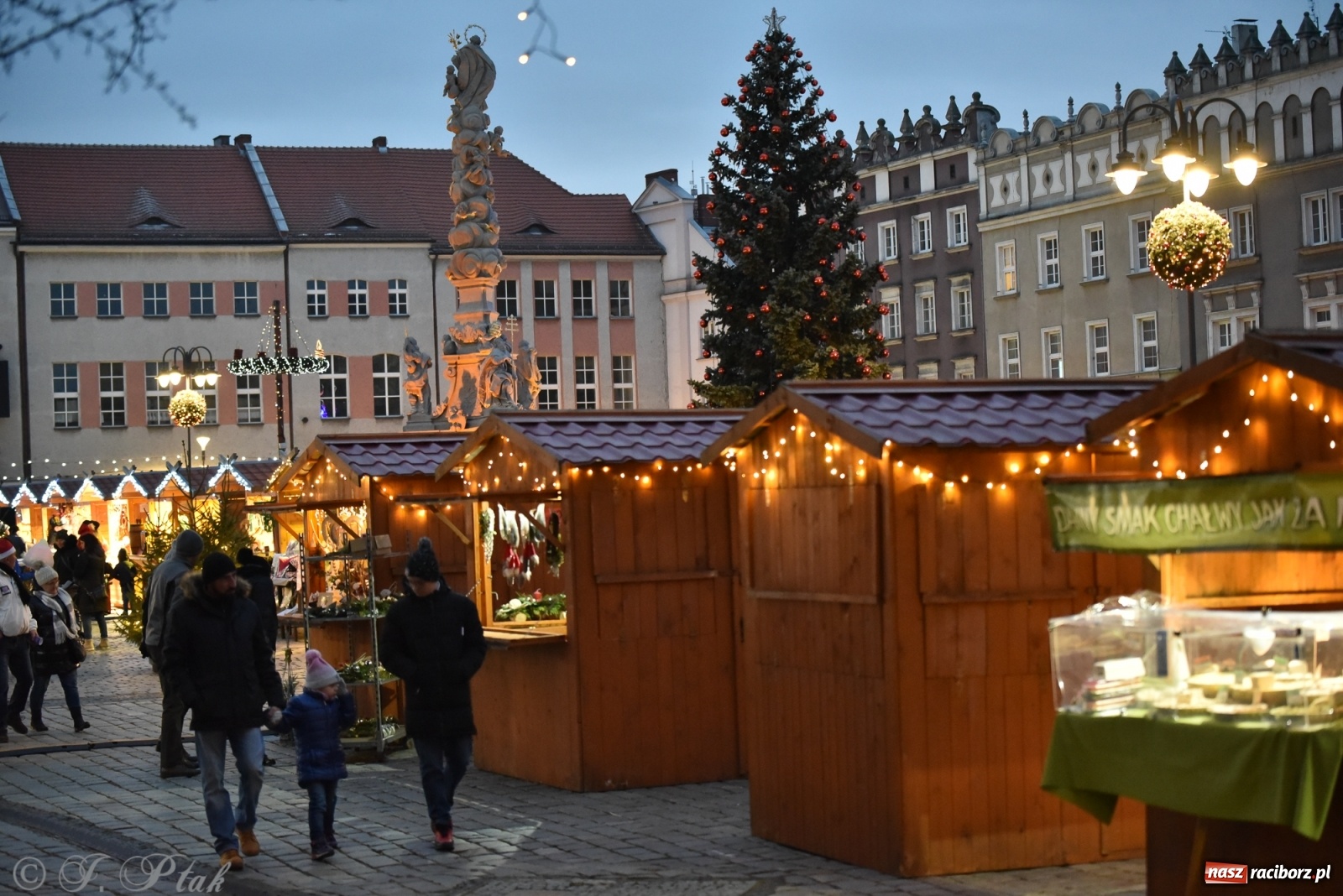 Zdjęcie w galerii na portalu naszraciborz.pl: Sobota na jarmarku w Raciborzu wiadomości z regionu