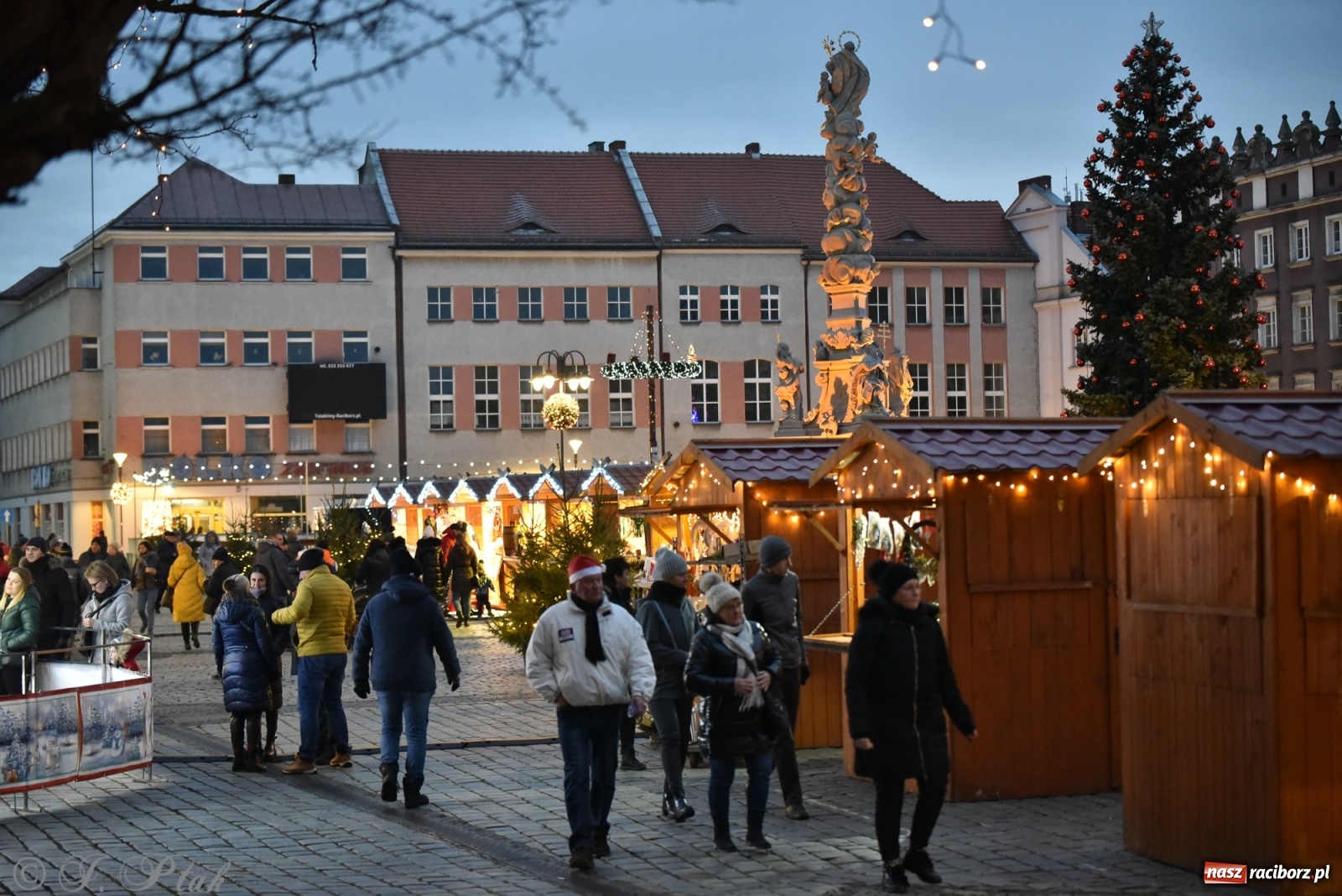 Zdjęcie w galerii na portalu naszraciborz.pl: Sobota na jarmarku w Raciborzu wiadomości z regionu