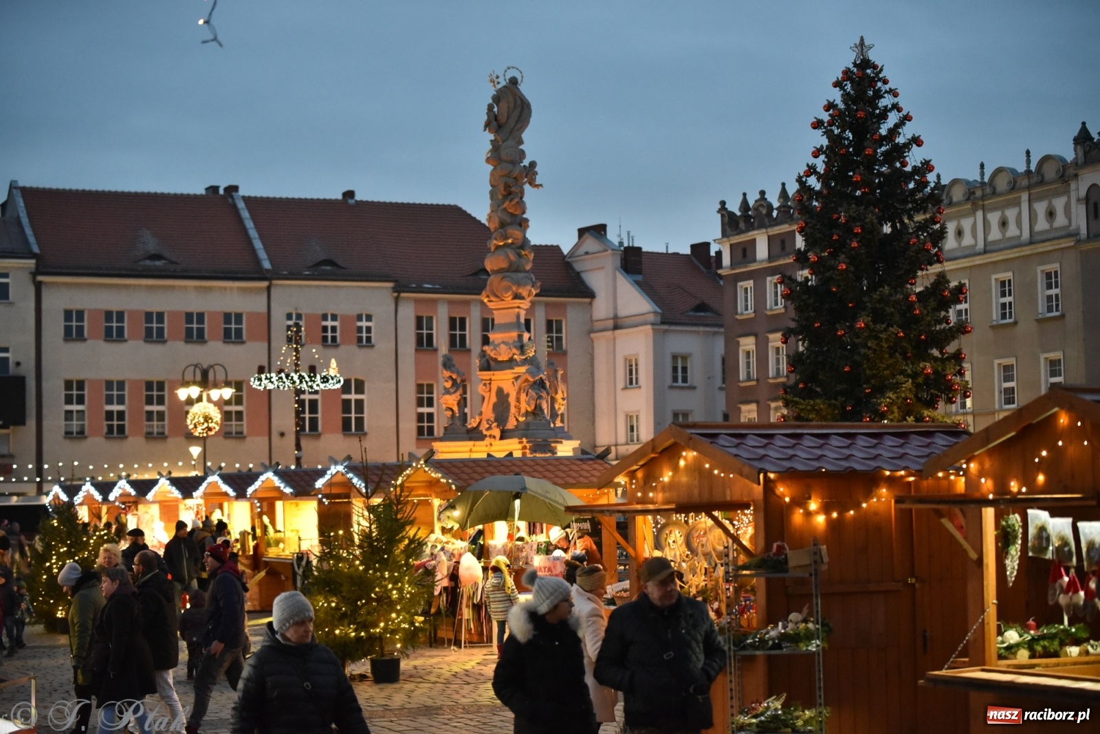 Zdjęcie w galerii na portalu naszraciborz.pl: Sobota na jarmarku w Raciborzu wiadomości z regionu