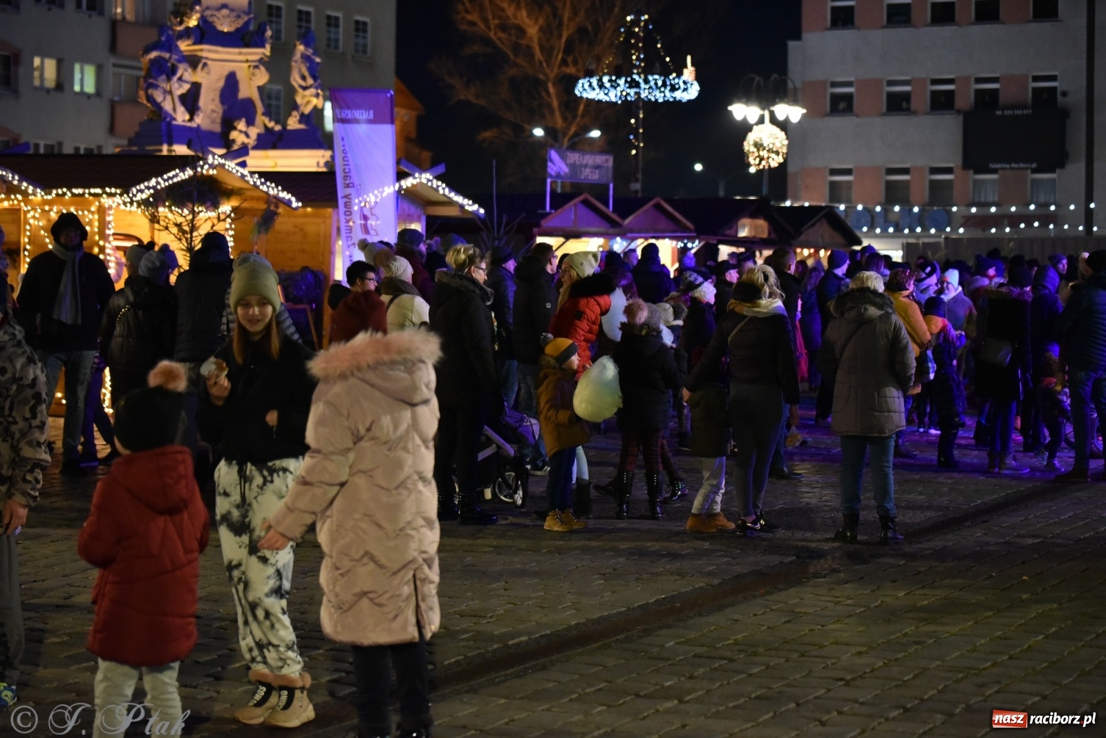 Zdjęcie w galerii na portalu naszraciborz.pl: Sobota na jarmarku w Raciborzu wiadomości z regionu