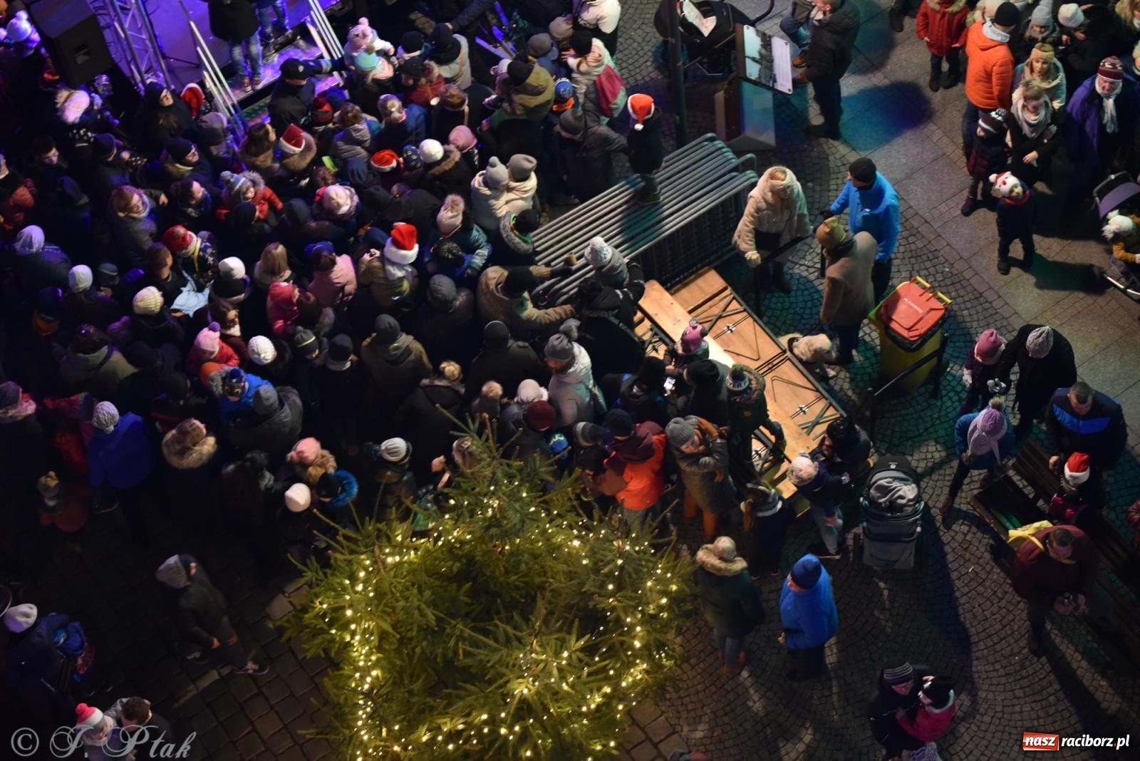 Zdjęcie w galerii na portalu naszraciborz.pl: Sobota na jarmarku w Raciborzu wiadomości z regionu