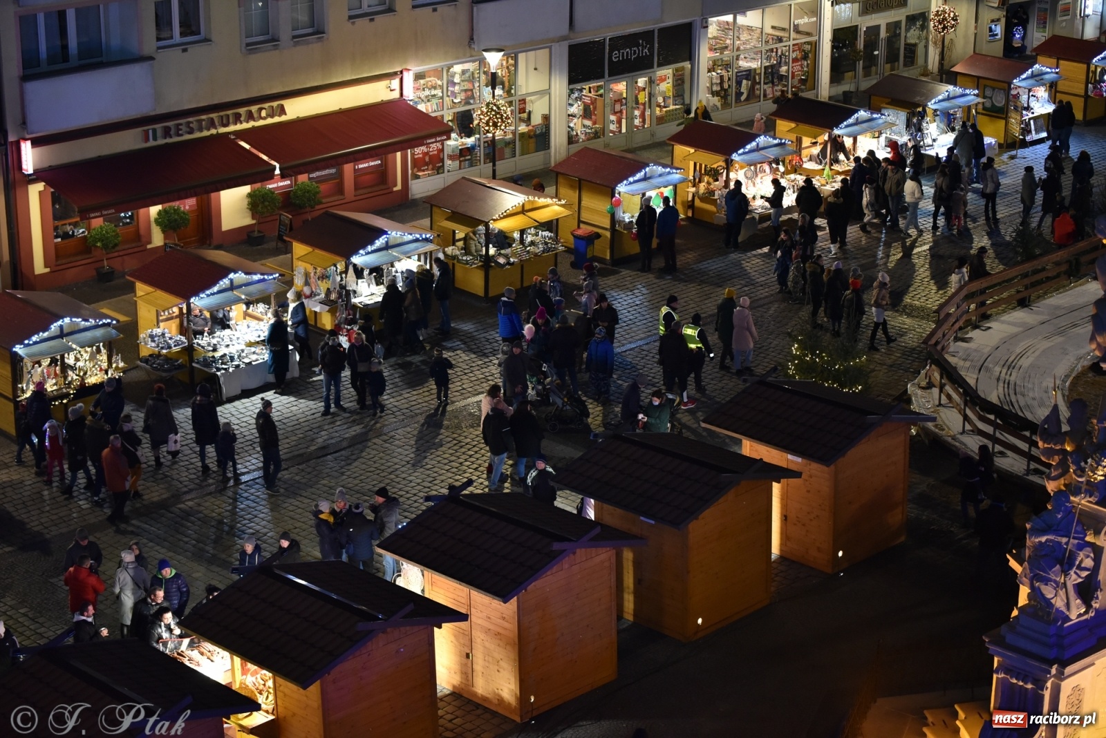Zdjęcie w galerii na portalu naszraciborz.pl: Sobota na jarmarku w Raciborzu wiadomości z regionu