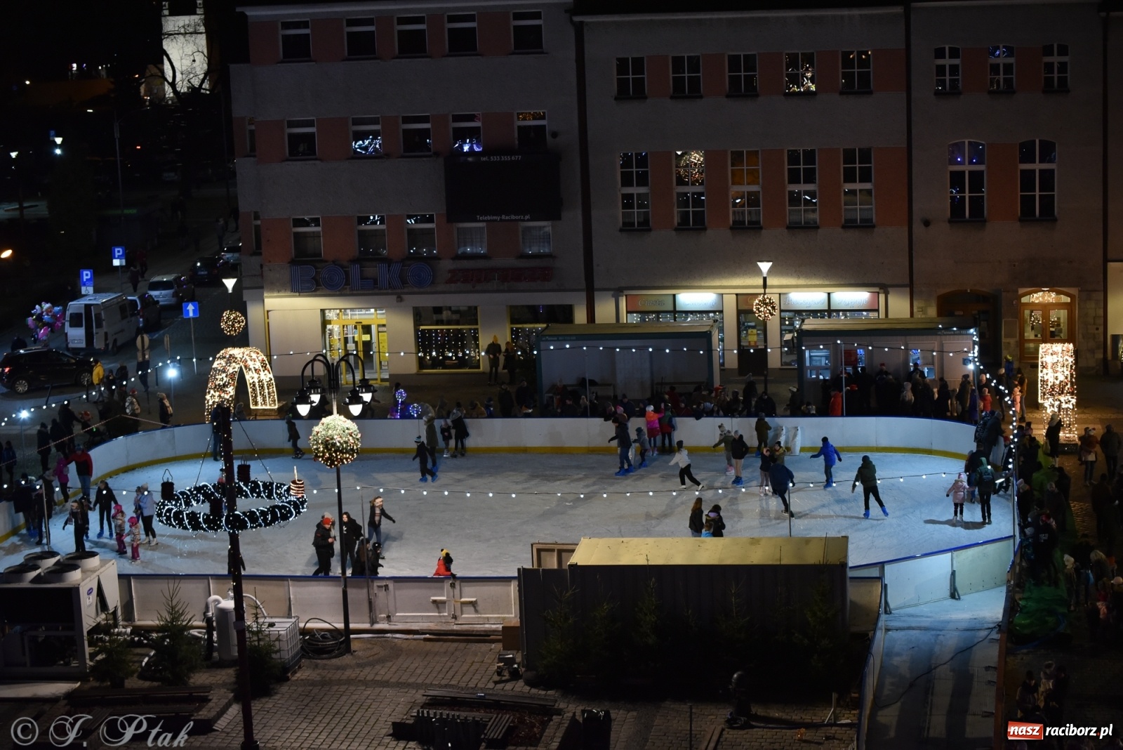 Zdjęcie w galerii na portalu naszraciborz.pl: Sobota na jarmarku w Raciborzu wiadomości z regionu