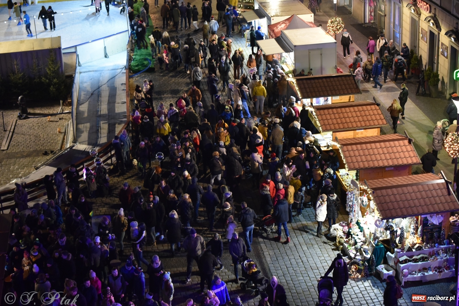 Zdjęcie w galerii na portalu naszraciborz.pl: Sobota na jarmarku w Raciborzu wiadomości z regionu