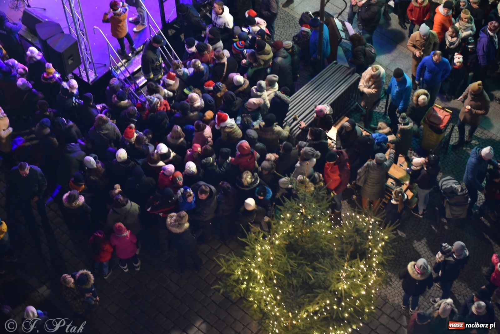 Zdjęcie w galerii na portalu naszraciborz.pl: Sobota na jarmarku w Raciborzu wiadomości z regionu