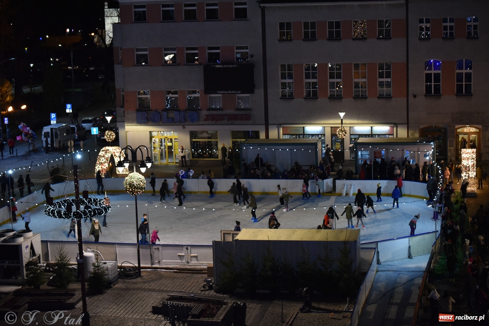 Zdjęcie w galerii na portalu naszraciborz.pl: Sobota na jarmarku w Raciborzu wiadomości z regionu