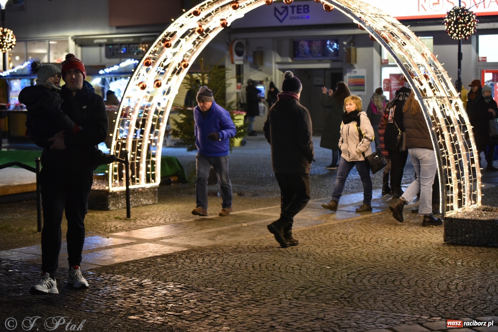 Zdjęcie w galerii na portalu naszraciborz.pl: Sobota na jarmarku w Raciborzu wiadomości z regionu