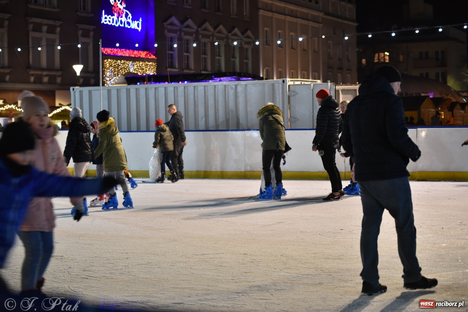 Zdjęcie w galerii na portalu naszraciborz.pl: Sobota na jarmarku w Raciborzu wiadomości z regionu