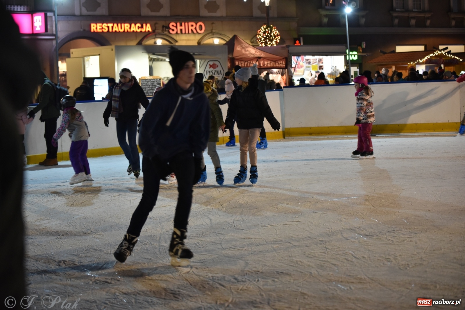 Zdjęcie w galerii na portalu naszraciborz.pl: Sobota na jarmarku w Raciborzu wiadomości z regionu