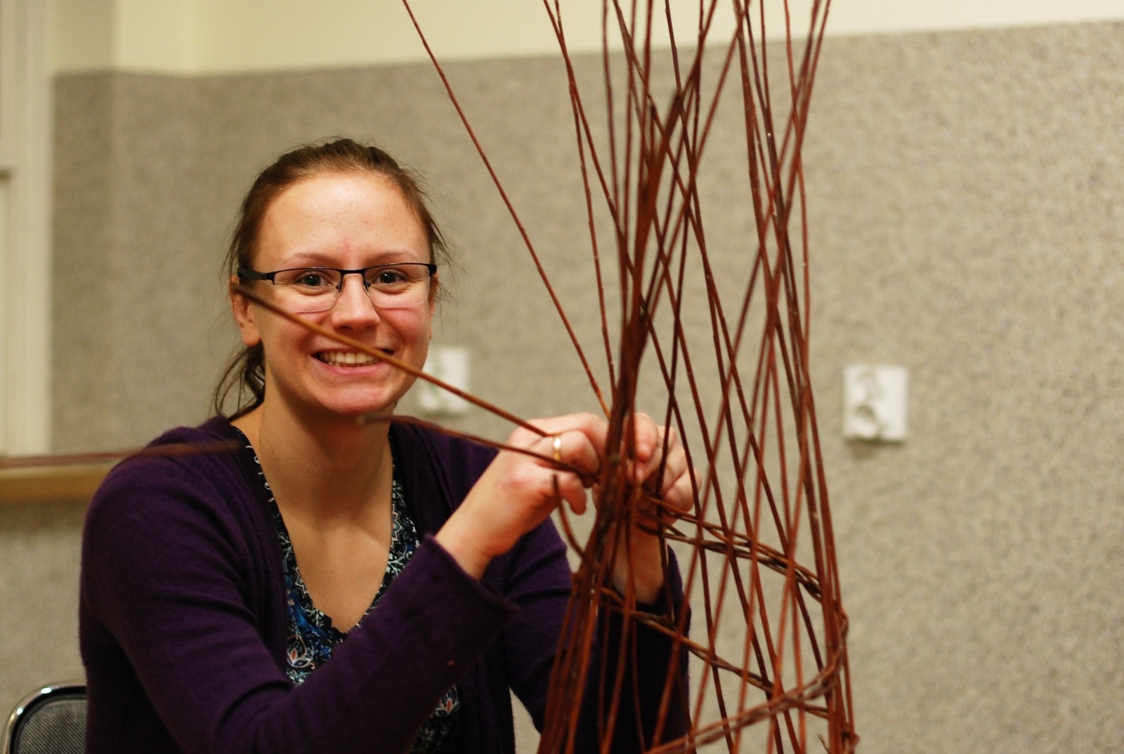 Zdjęcie w galerii na portalu naszraciborz.pl: Babska sprawa, czyli warsztaty plecionkarskie w Nędzy wiadomości z regionu