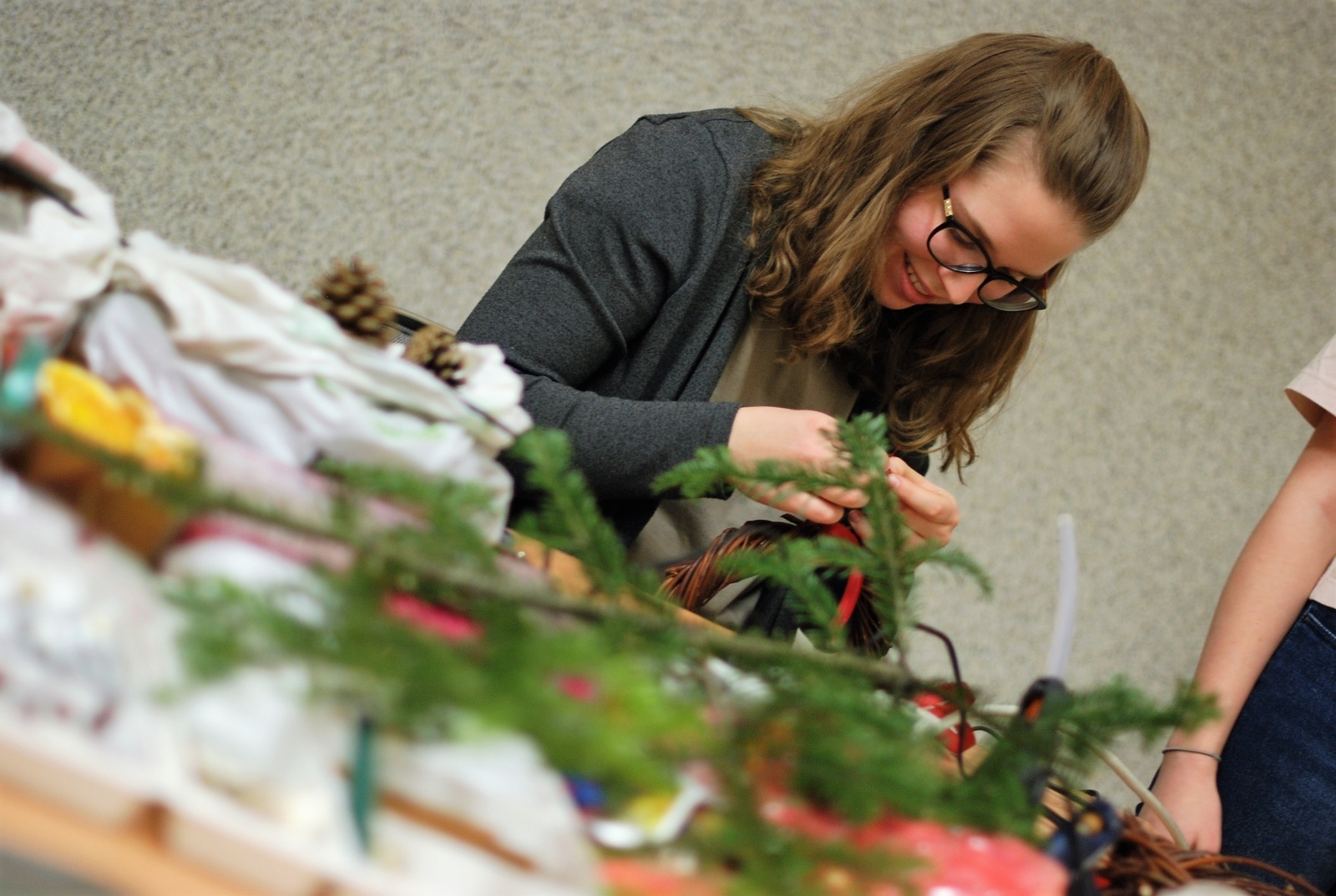 Zdjęcie w galerii na portalu naszraciborz.pl: Babska sprawa, czyli warsztaty plecionkarskie w Nędzy wiadomości z regionu