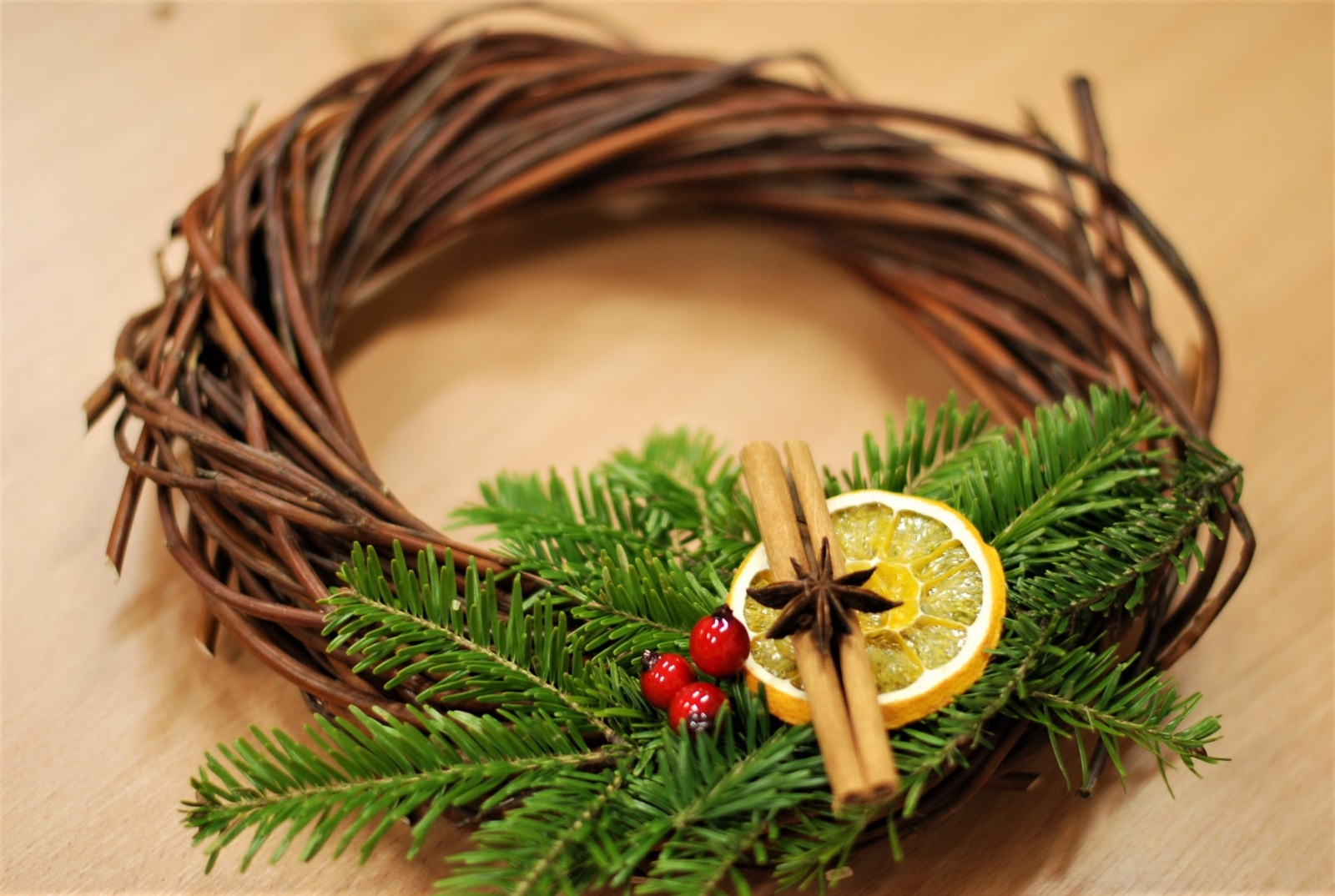 Zdjęcie w galerii na portalu naszraciborz.pl: Babska sprawa, czyli warsztaty plecionkarskie w Nędzy wiadomości z regionu