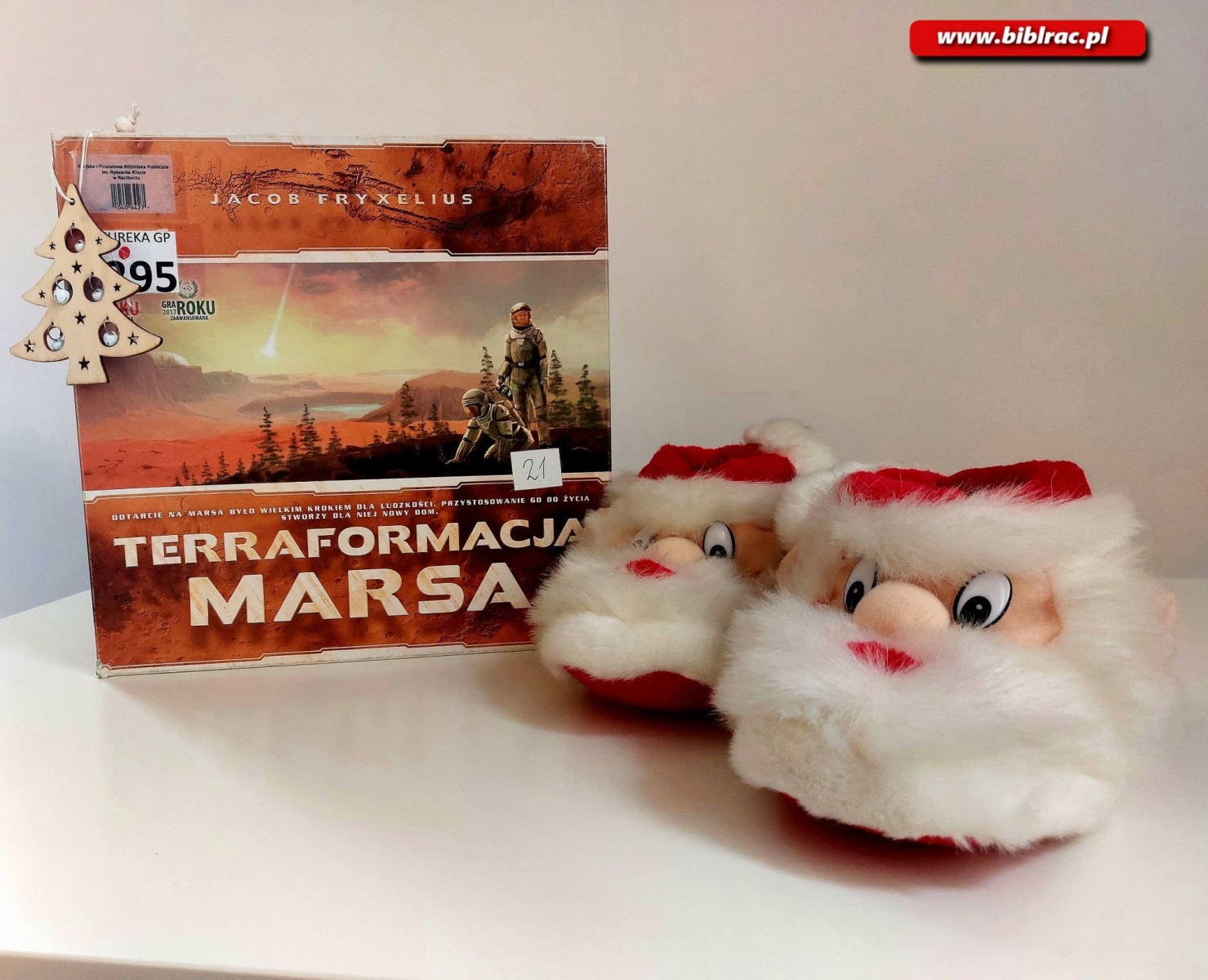 Zdjęcie w galerii na portalu naszraciborz.pl: W bibliotece znajdziesz... gry planszowe na każdy dzień, również na święta! wiadomości z regionu