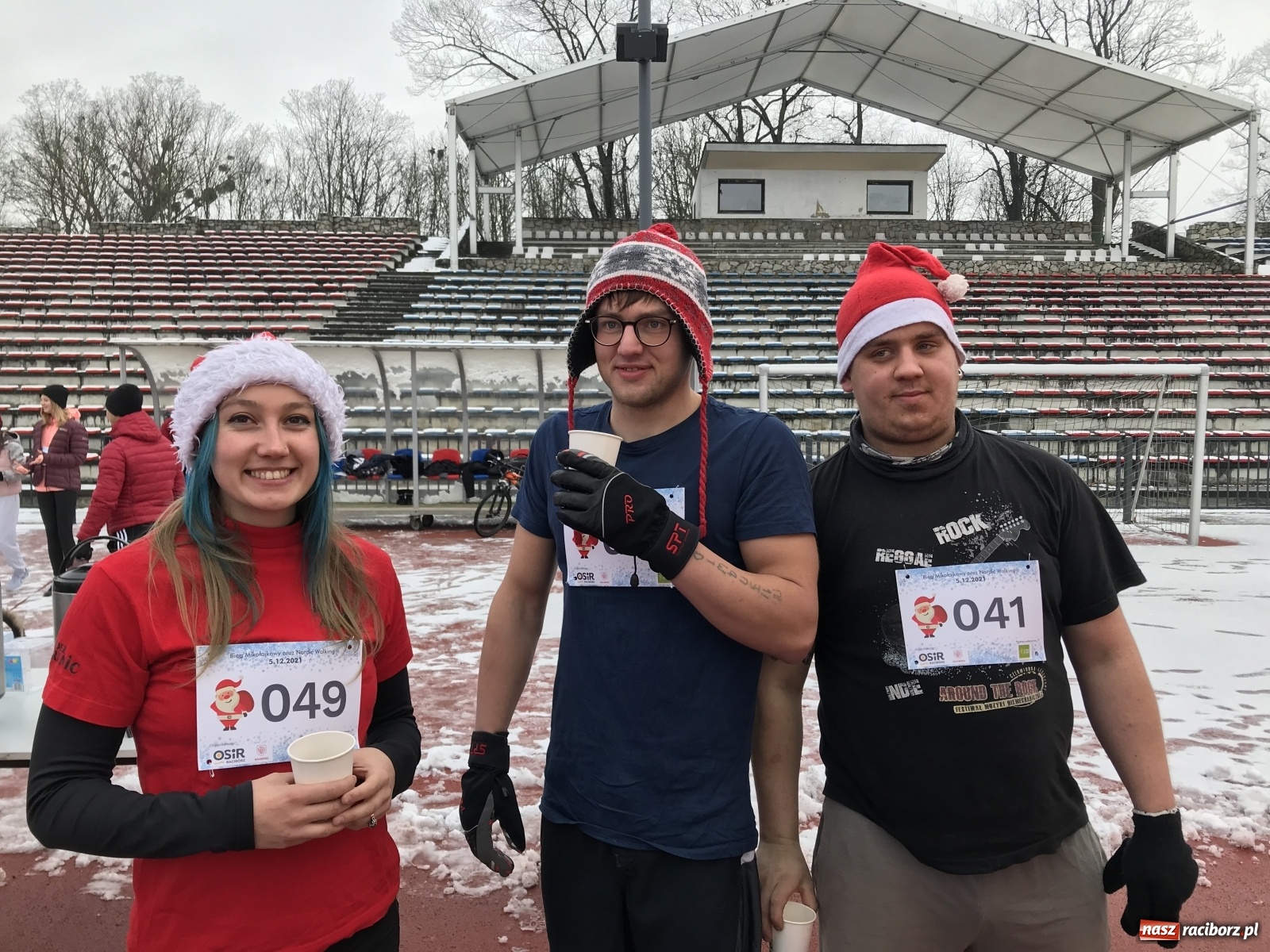 Zdjęcie w galerii na portalu naszraciborz.pl: Raciborski Bieg Mikołajkowy w zimowej scenerii wiadomości z regionu