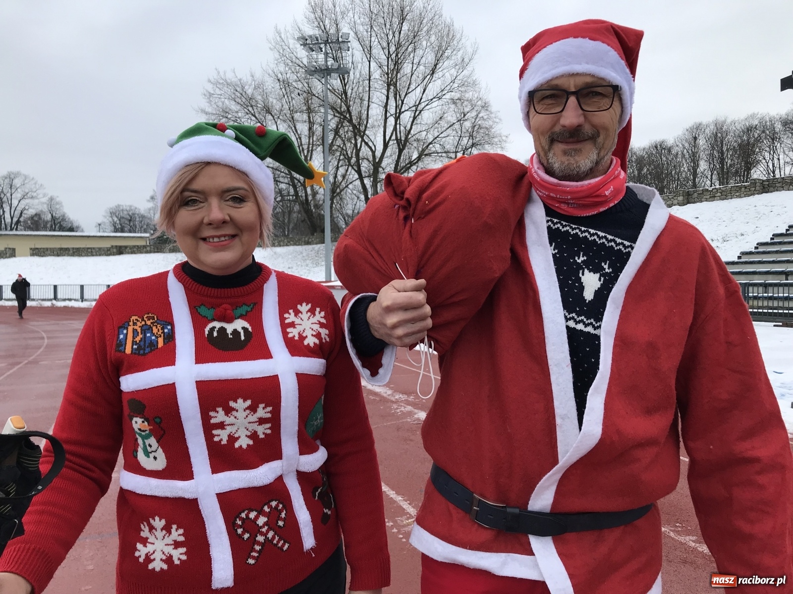 Zdjęcie w galerii na portalu naszraciborz.pl: Raciborski Bieg Mikołajkowy w zimowej scenerii wiadomości z regionu