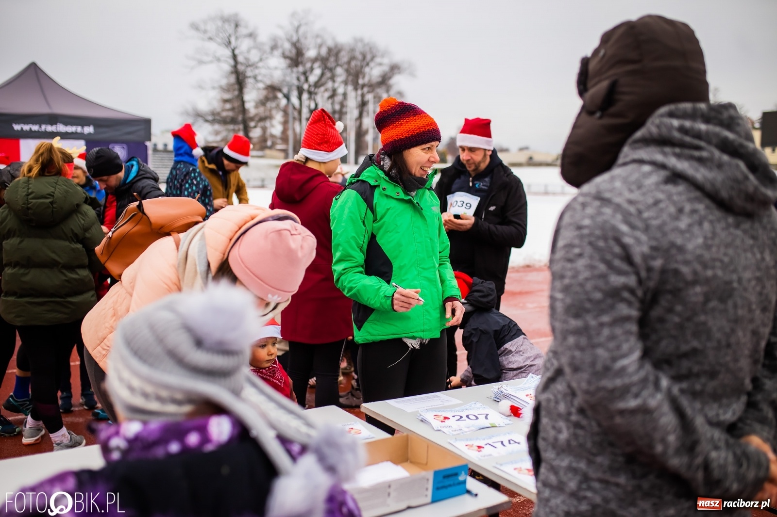 Zdjęcie w galerii na portalu naszraciborz.pl: Raciborski Bieg Mikołajkowy w zimowej scenerii wiadomości z regionu