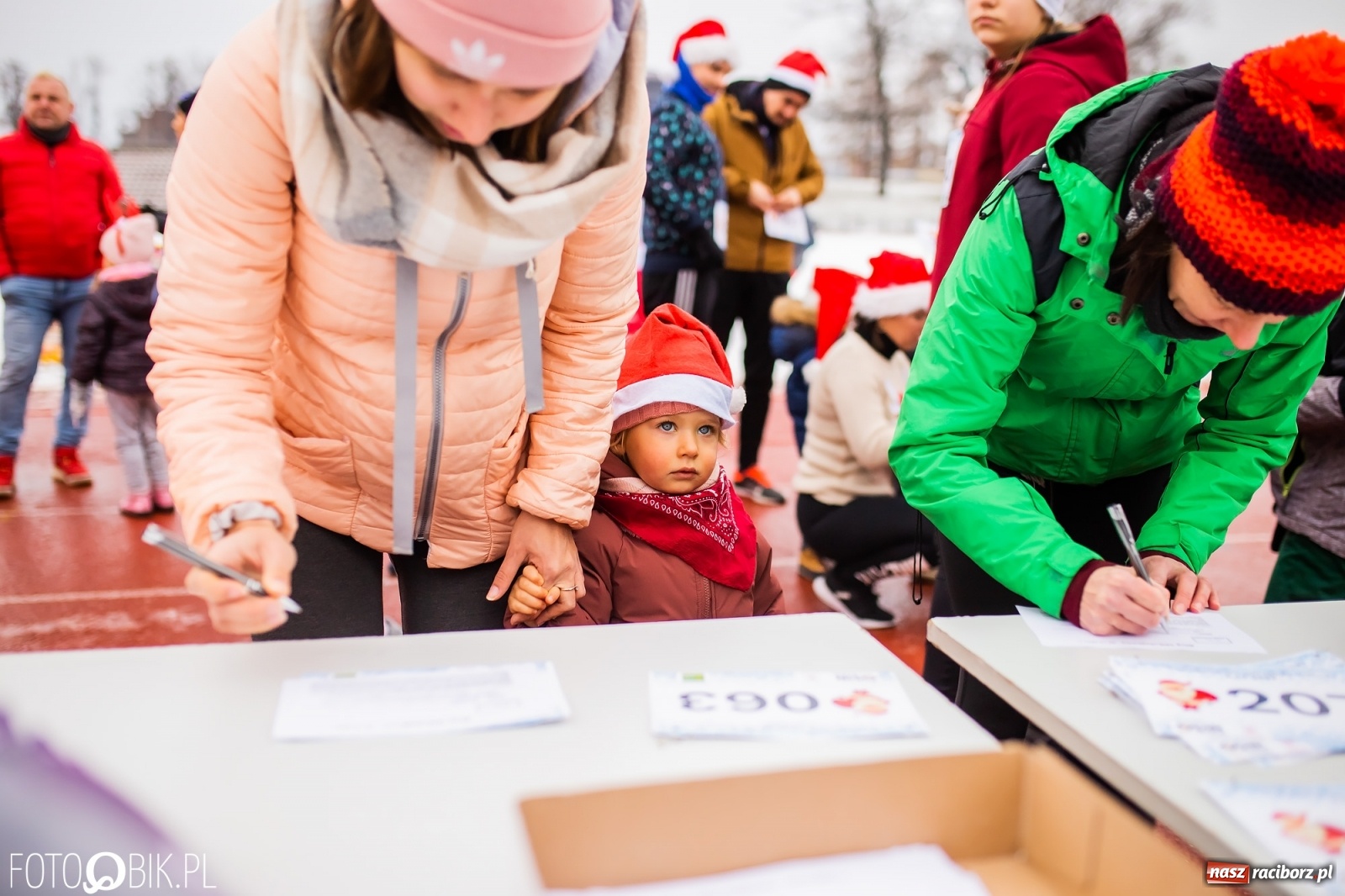 Zdjęcie w galerii na portalu naszraciborz.pl: Raciborski Bieg Mikołajkowy w zimowej scenerii wiadomości z regionu