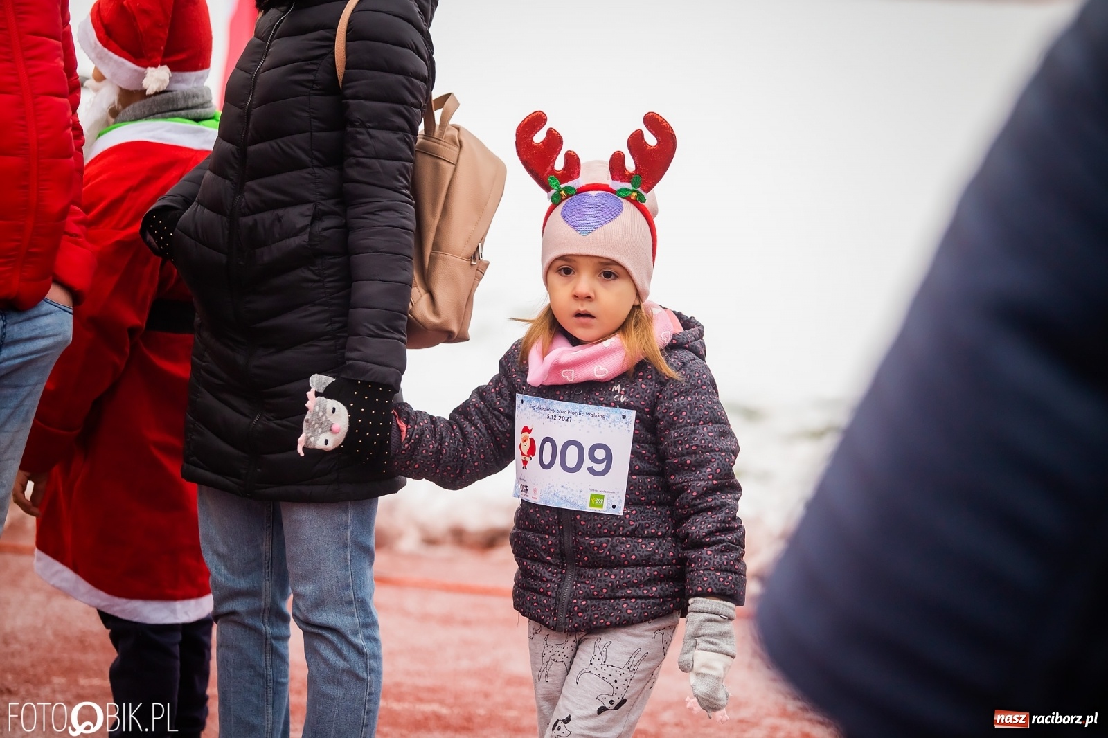 Zdjęcie w galerii na portalu naszraciborz.pl: Raciborski Bieg Mikołajkowy w zimowej scenerii wiadomości z regionu