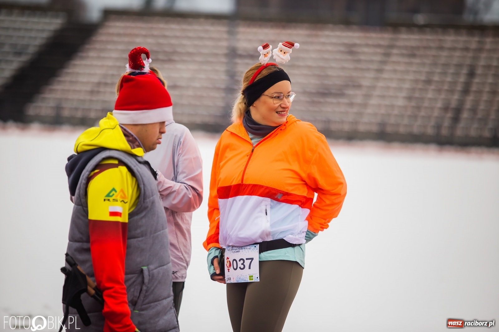 Zdjęcie w galerii na portalu naszraciborz.pl: Raciborski Bieg Mikołajkowy w zimowej scenerii wiadomości z regionu