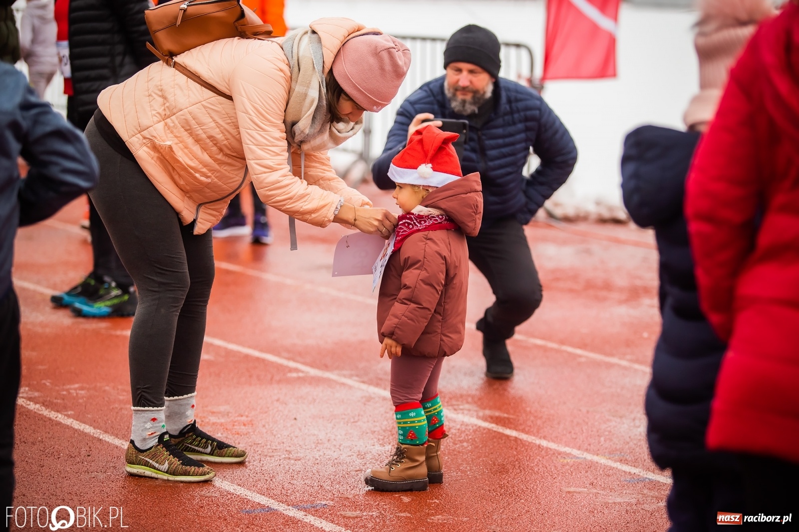Zdjęcie w galerii na portalu naszraciborz.pl: Raciborski Bieg Mikołajkowy w zimowej scenerii wiadomości z regionu