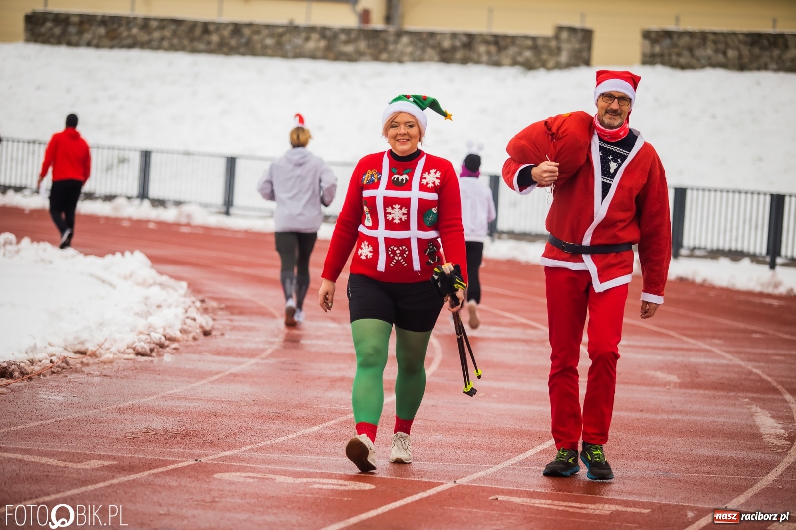 Zdjęcie w galerii na portalu naszraciborz.pl: Raciborski Bieg Mikołajkowy w zimowej scenerii wiadomości z regionu