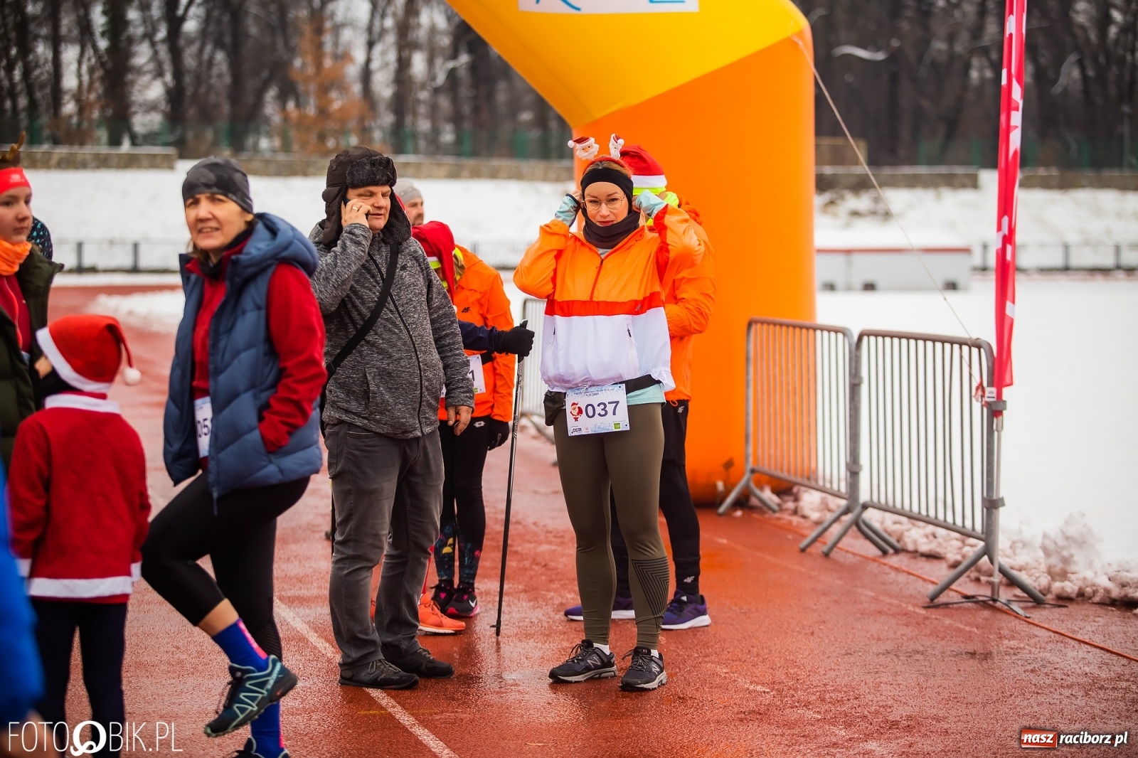 Zdjęcie w galerii na portalu naszraciborz.pl: Raciborski Bieg Mikołajkowy w zimowej scenerii wiadomości z regionu